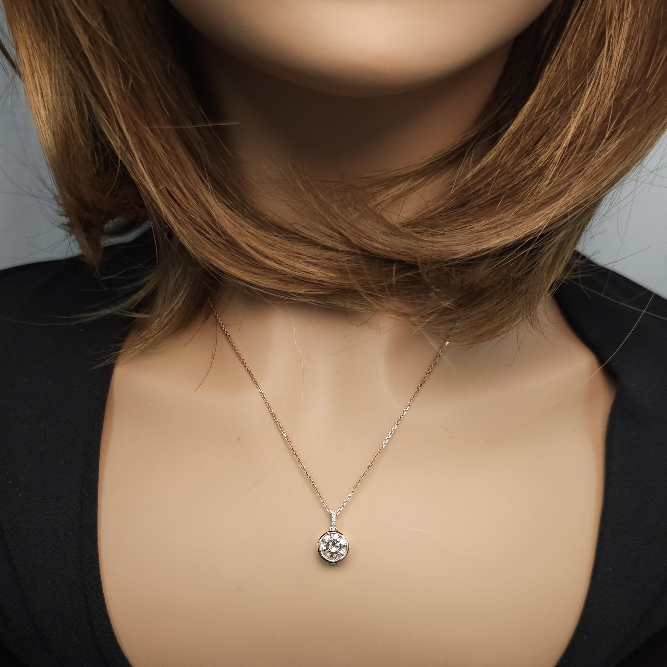GIA Certified Fancy Pinkish Brown Round Diamond 1.62 Carat TW Gold Drop Pendant In condizioni Nuovo in vendita a New York, NY