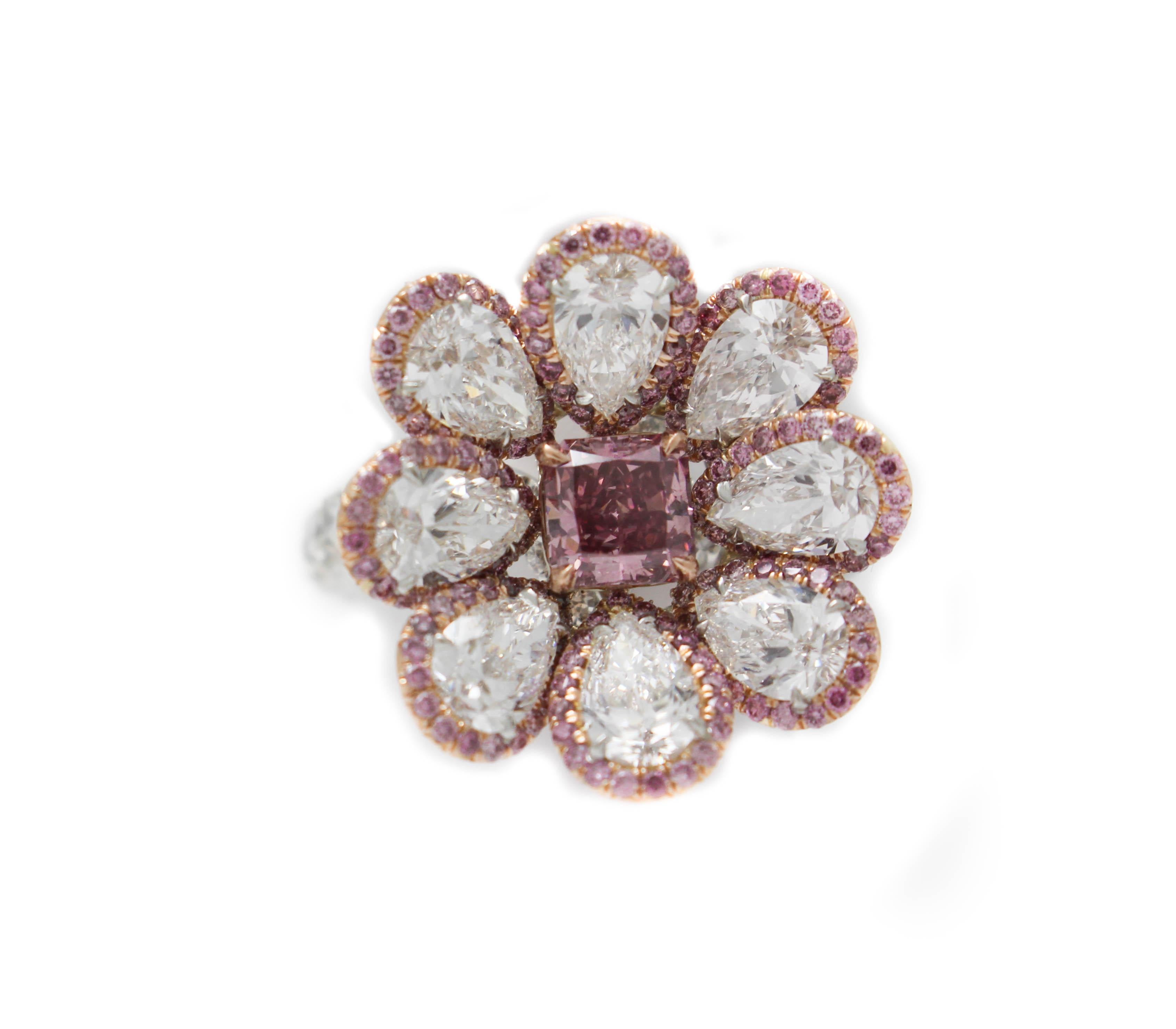 GIA Certified Fancy Vivid Pink Diamond Ring In New Condition In New York, NY