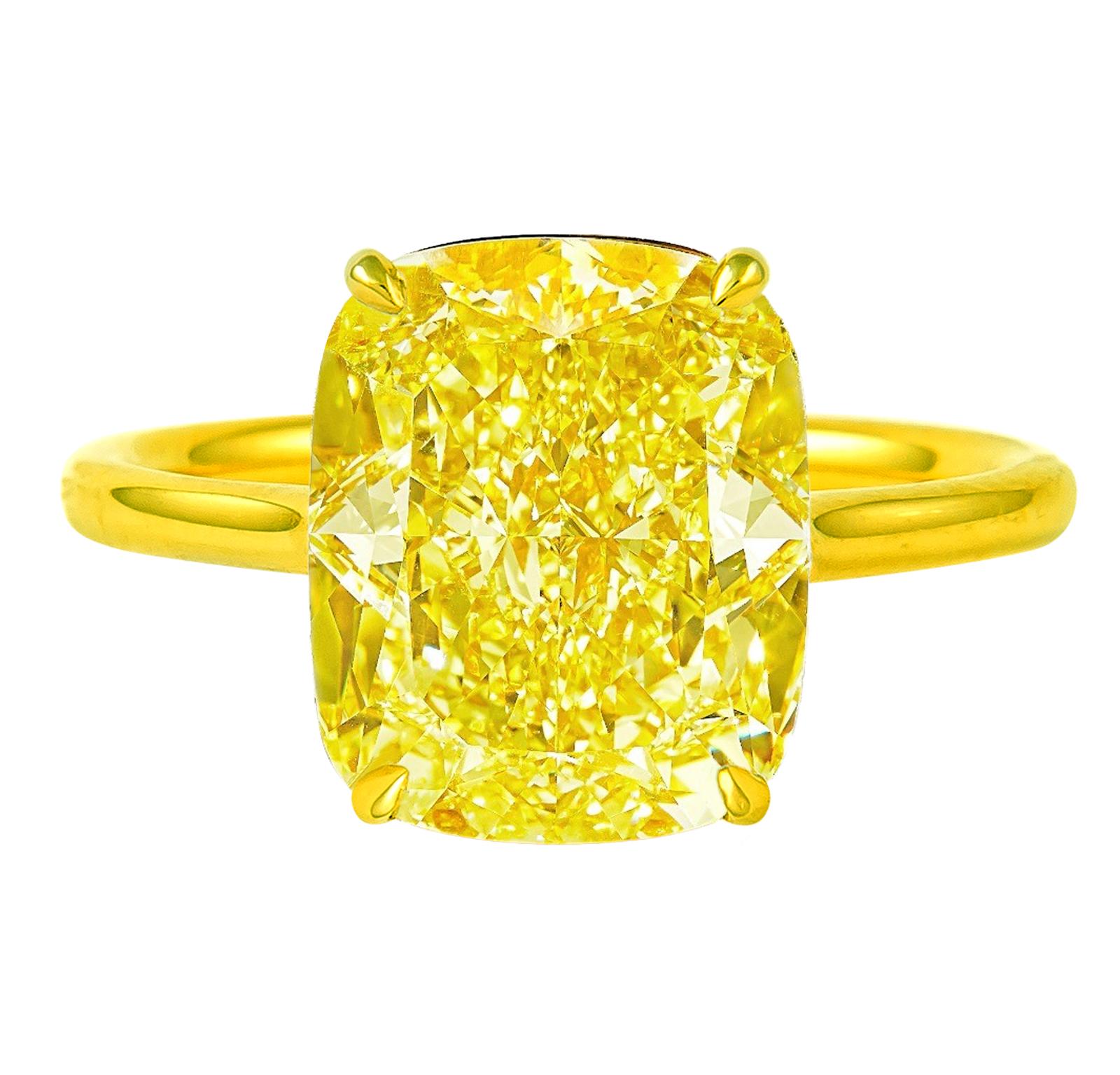 Modern GIA Certified Fancy VIVID Yellow 5 Carat Cushion Cut 18k Yellow gold ring For Sale