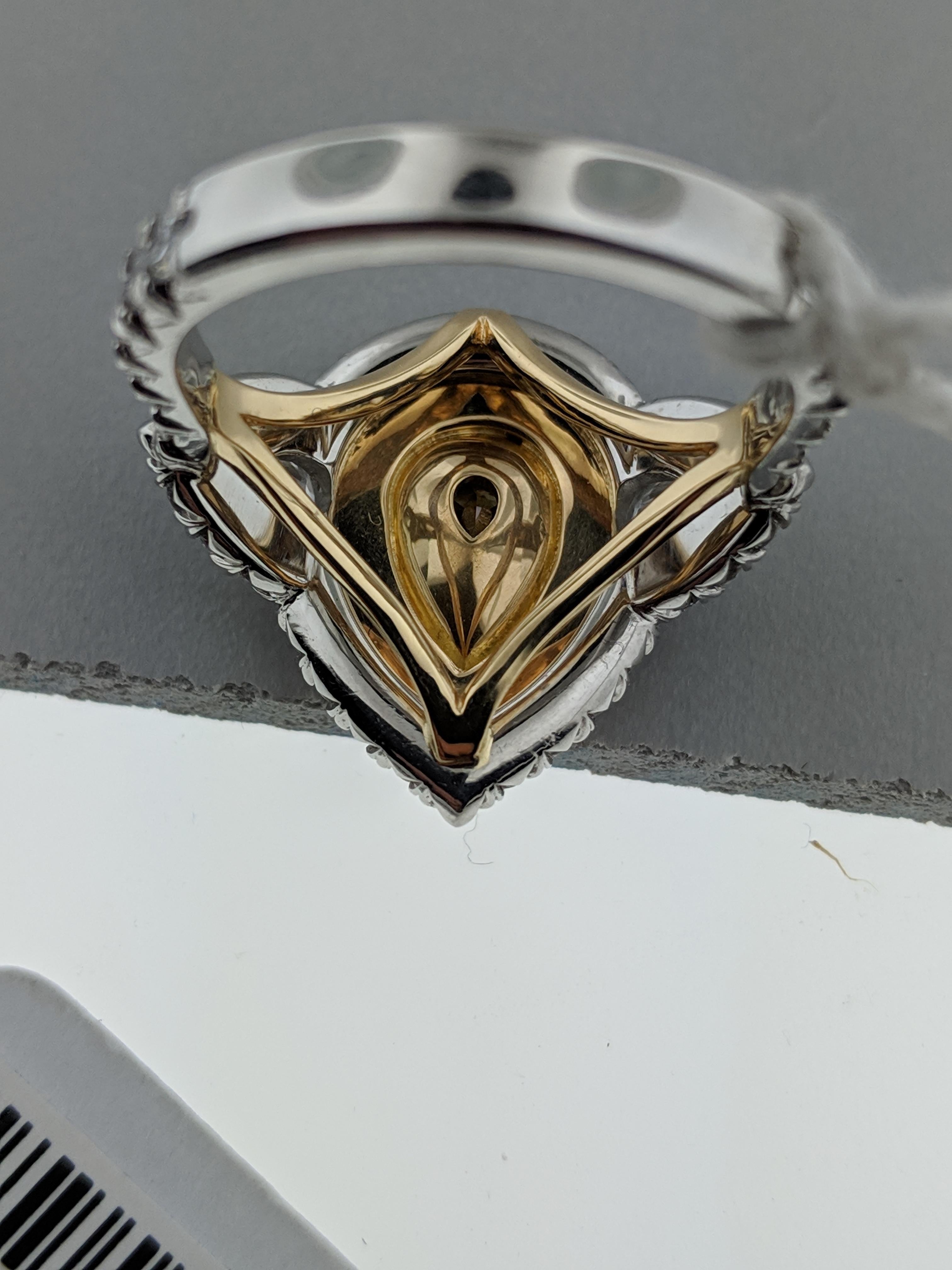 Anillo de compromiso o cóctel en forma de pera de color naranja amarillento vivo certificado por GIA en venta 1
