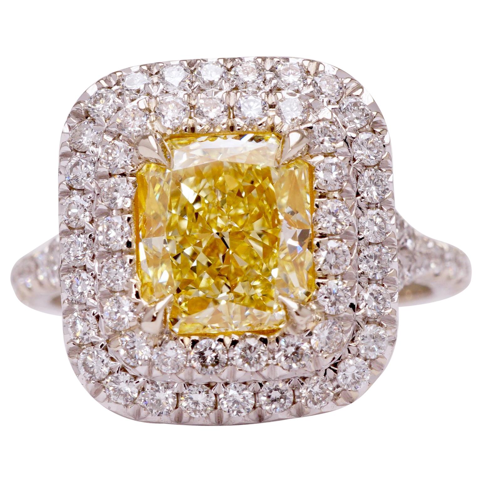GIA Certified Fancy Yellow 2.03 Ct Diamond Engagement Ring In New Condition For Sale In New York, NY