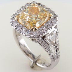 Giallo fantasia certificato GIA Anello in platino con diamante a cuscino 4,47