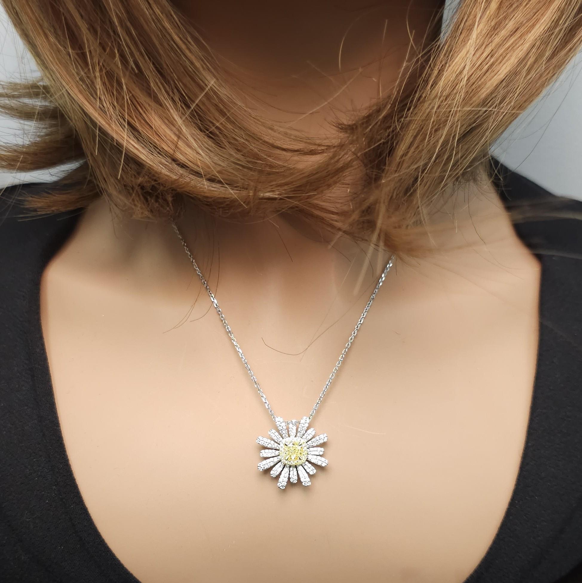 Colgante de gota de oro de 1,50 quilates TW con diamante en cojín amarillo fantasía certificado por GIA en Nuevo estado para la venta en New York, NY