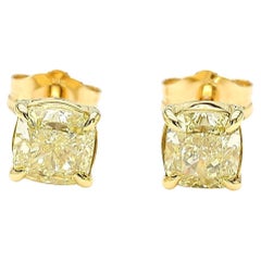Clous d'oreilles en or jaune fantaisie avec diamants taille coussin certifiés GIA de 1,50 carat poids total