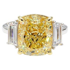 GIA Certified Fancy Yellow Cushion Diamond Anello da cocktail da 7,64 carati TW