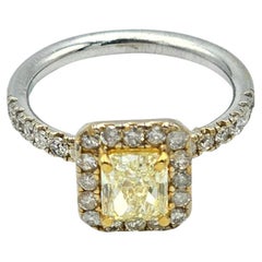 Diamant jaune fantaisie de 1,09 carat certifié par le GIA