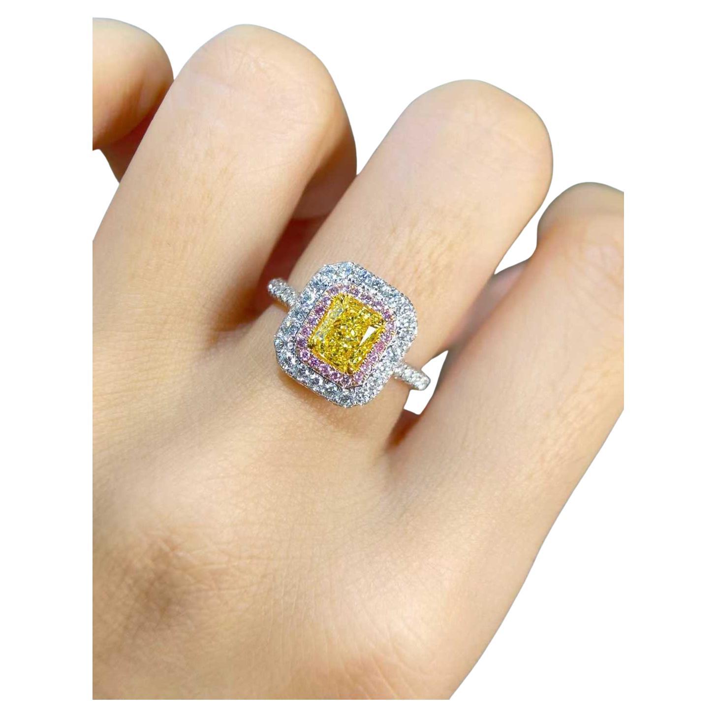 En vente :  Bague en or massif 18K avec halo de diamants jaunes certifiés GIA