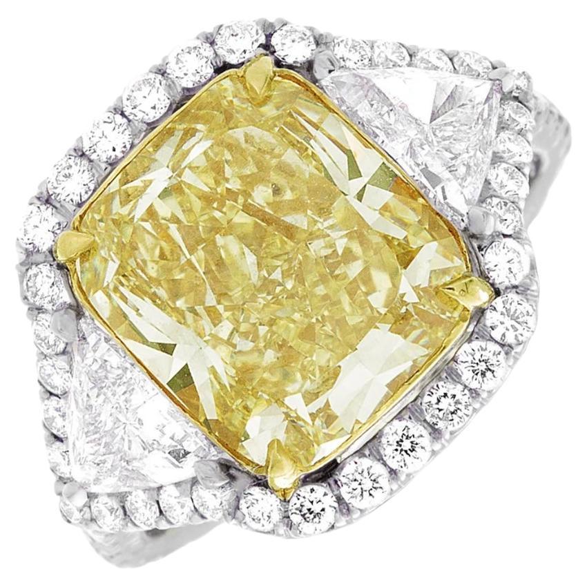 GIA Certified Fancy Yellow Diamond of 5.01 Carats Ring VVS2 For Sale