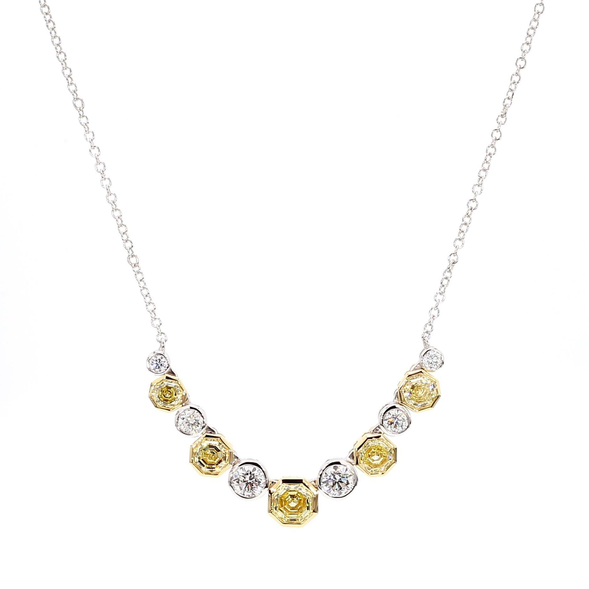 Contemporaneo GIA Certified Fancy Yellow Hexagon Diamond 2.32 Carat TW Collana in oro a goccia in vendita
