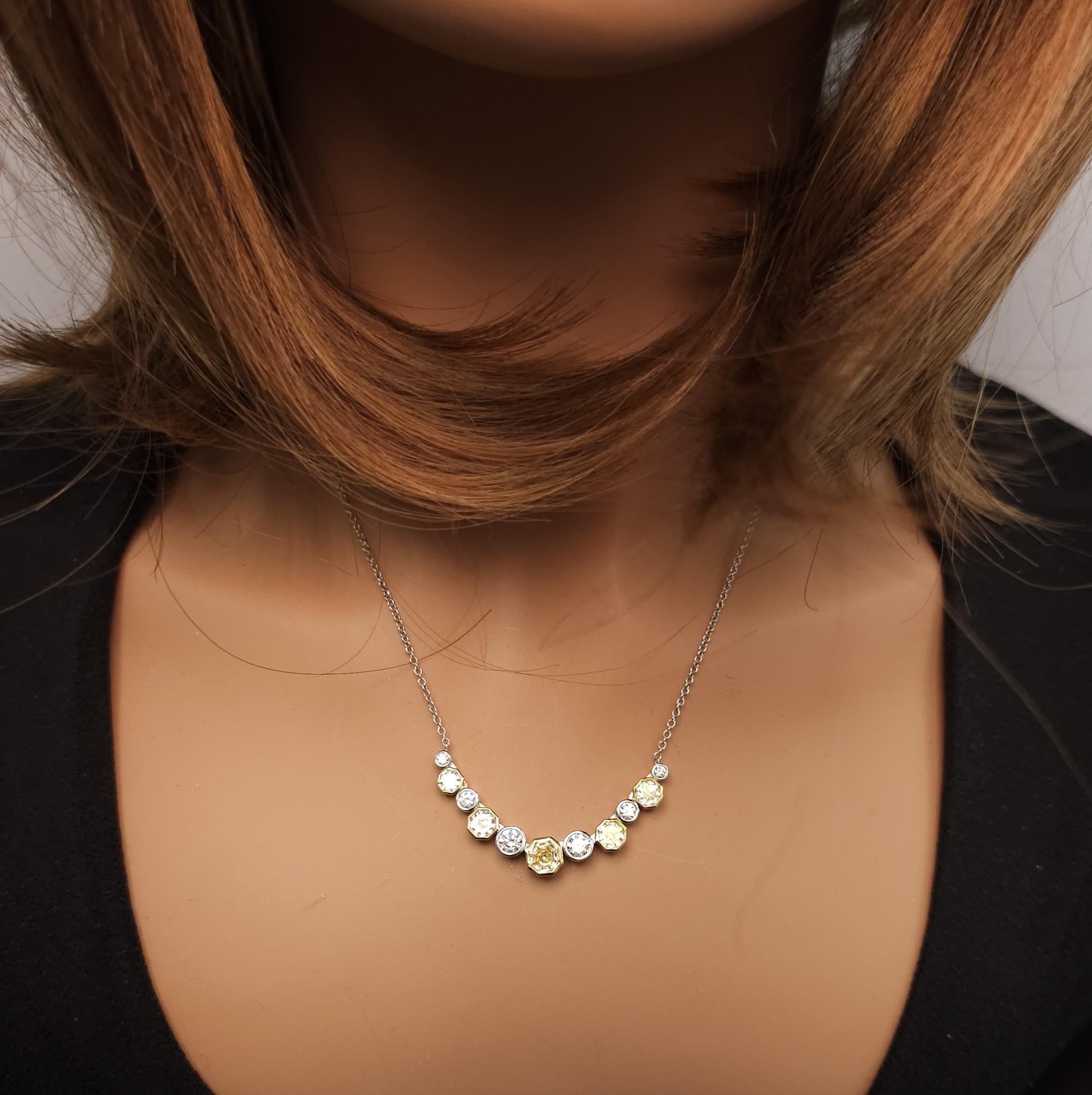 GIA Certified Fancy Yellow Hexagon Diamond 2.32 Carat TW Collana in oro a goccia In condizioni Nuovo in vendita a New York, NY