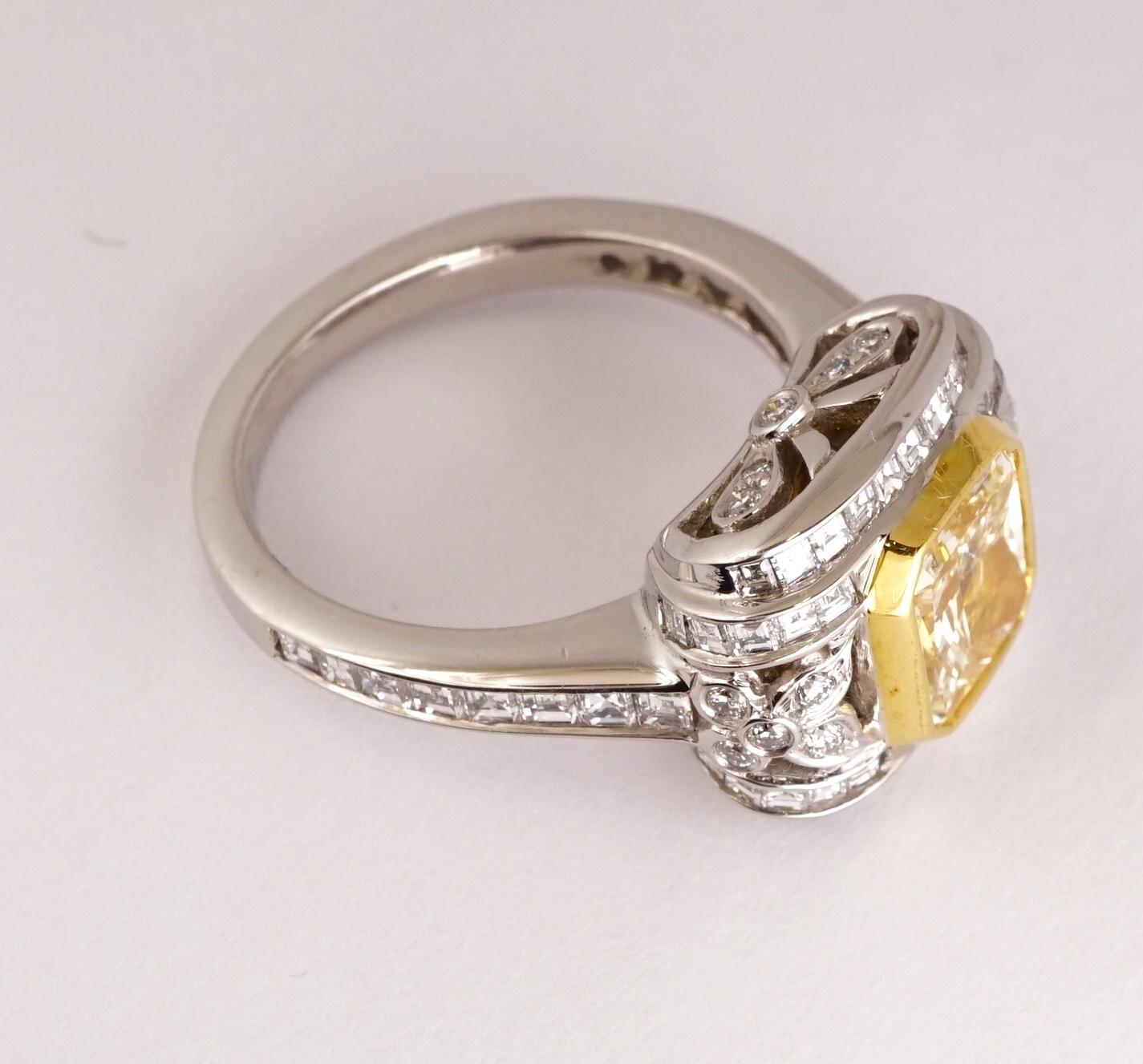 Verlobungsring, GIA-zertifizierter gelber strahlender Platinring mit 2,23 Karat Diamant (Radiantschliff) im Angebot
