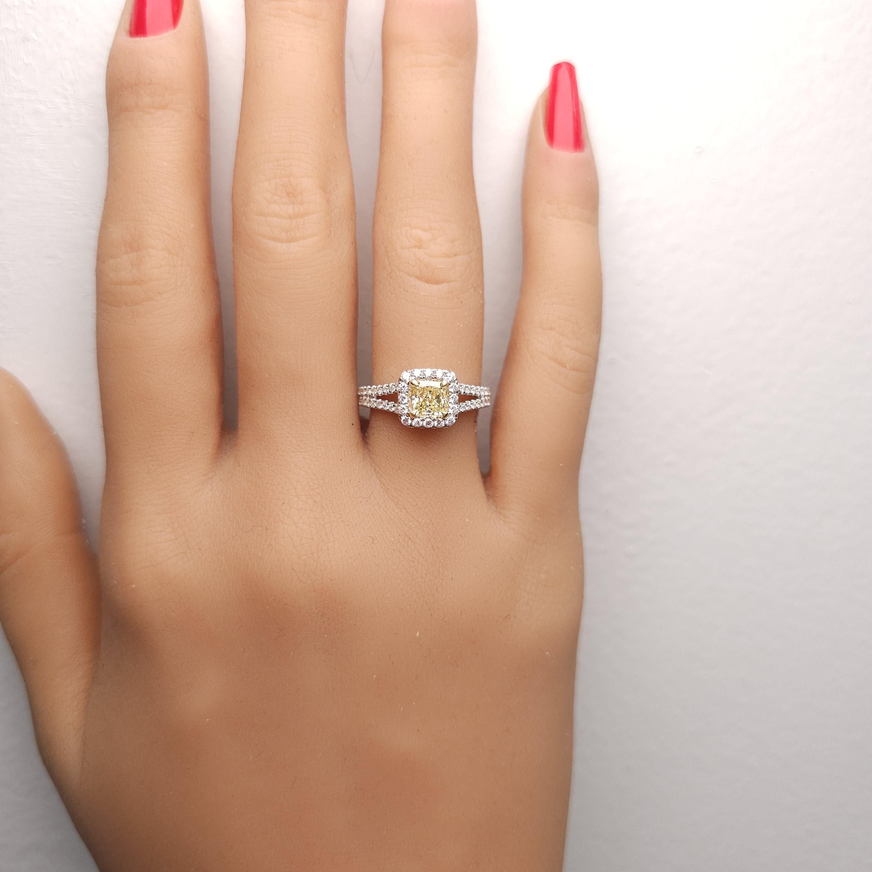 Bague cocktail de fantaisie en or jaune radiant de 1,06 carat poids total, certifiée GIA Neuf - En vente à New York, NY