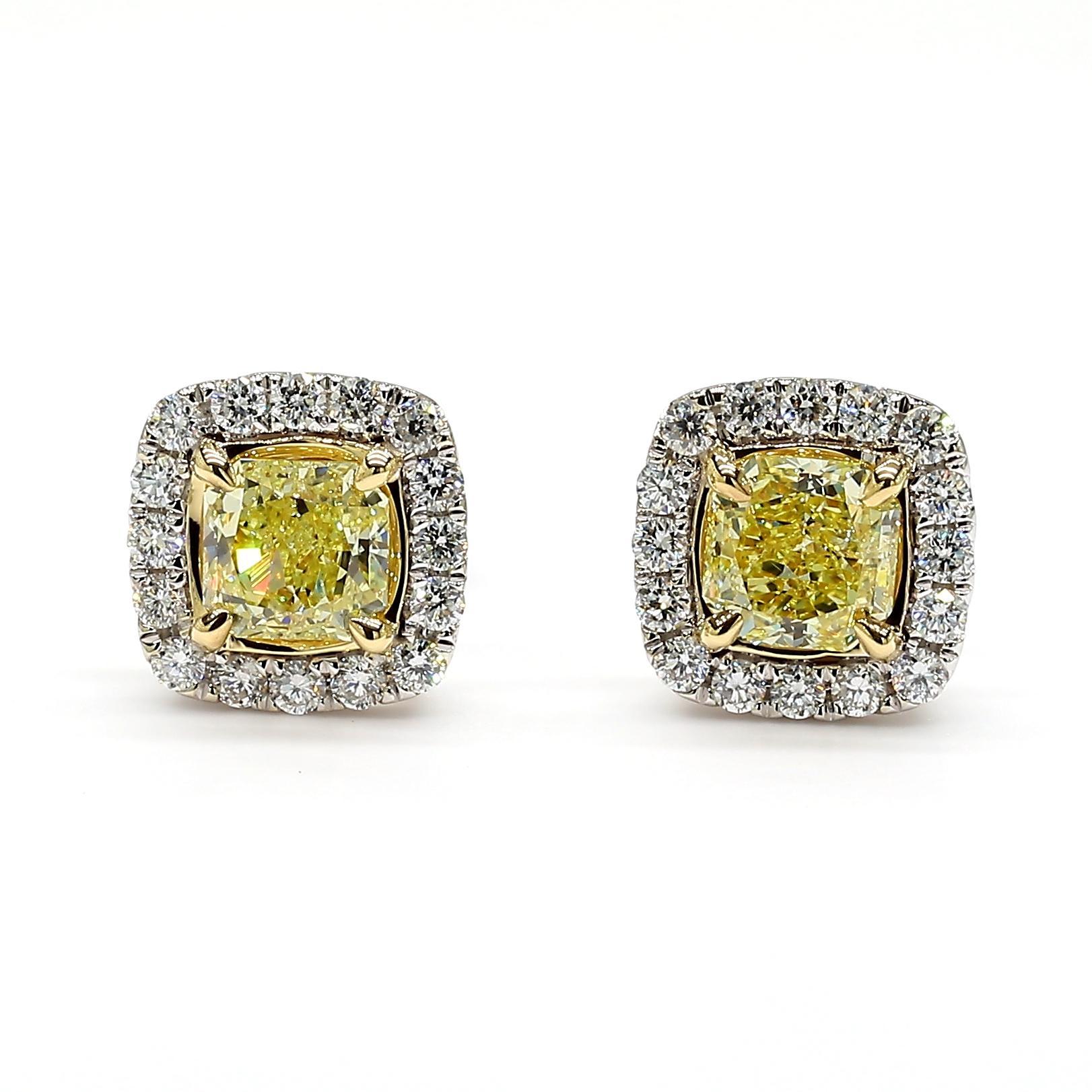 Contemporain Clous d'oreilles fantaisie en or jaune radiant de 1,40 carat poids total, certifié GIA en vente