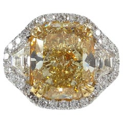 Anello a tre pietre giallo fantasia certificato GIA