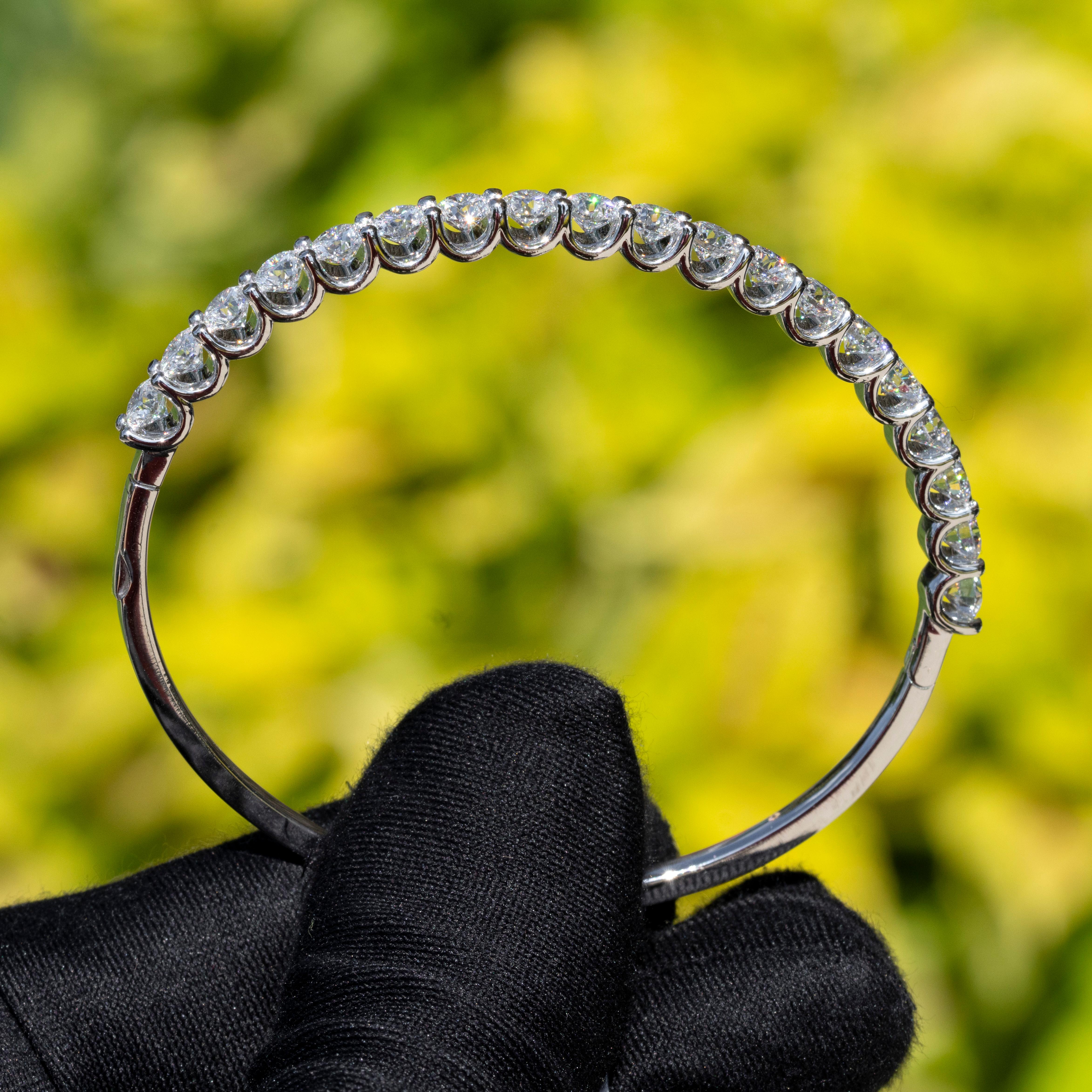 GIA-zertifizierter lupenreiner natürlicher runder Brillant Diamant-Armreif im Zustand „Neu“ in Boca Raton, FL