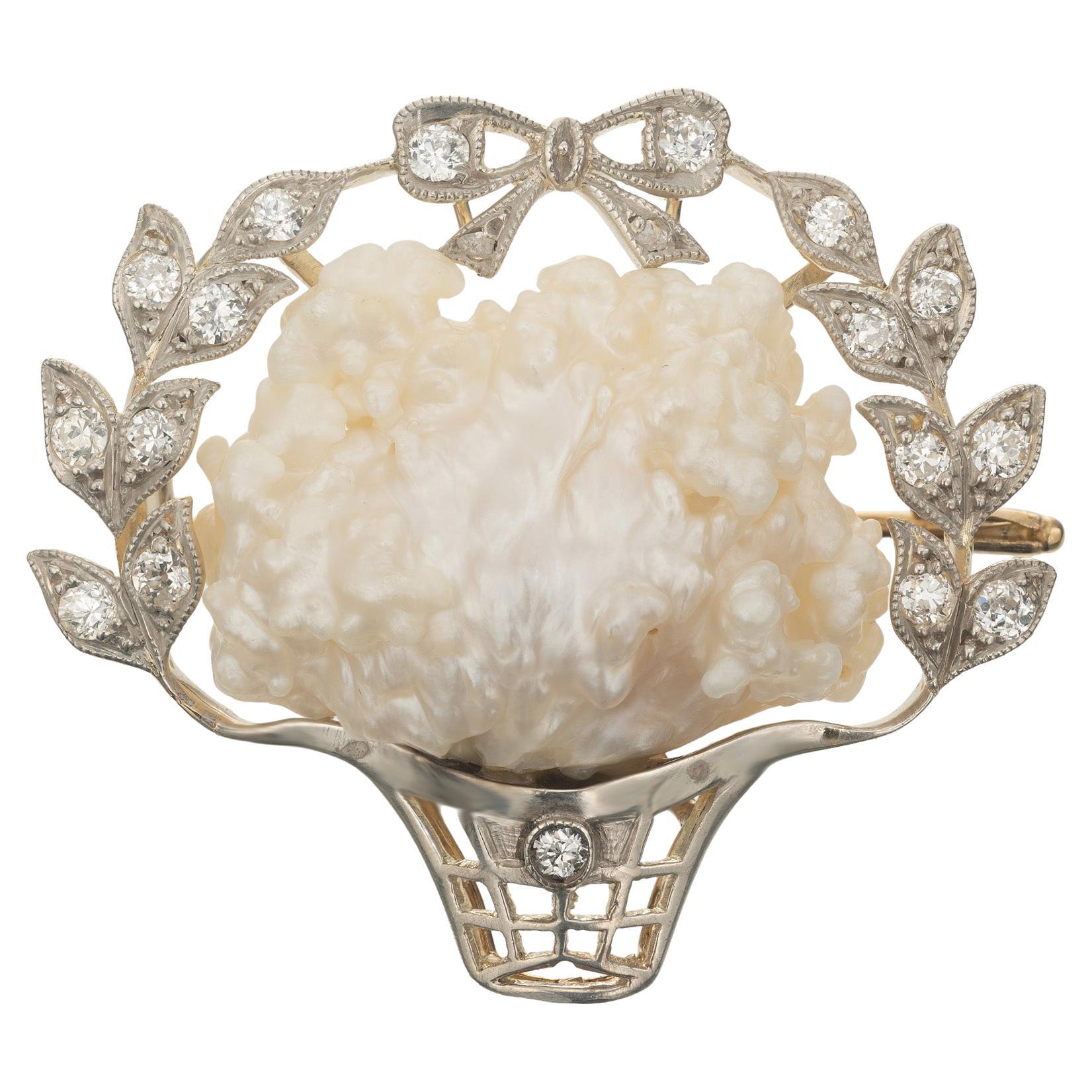 Broche de plata y oro amarillo con perla de agua dulce y diamantes certificados por el GIA