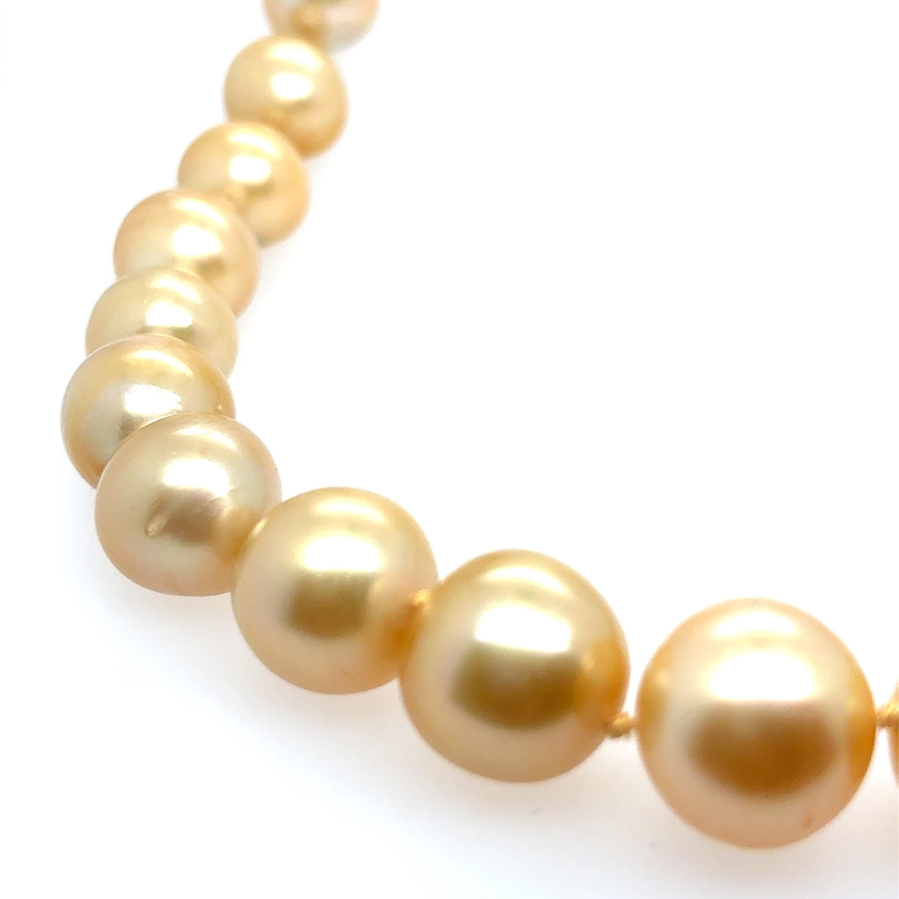 Perlina Collana di perle dei mari del sud dorate certificate GIA con chiusura in oro giallo in vendita