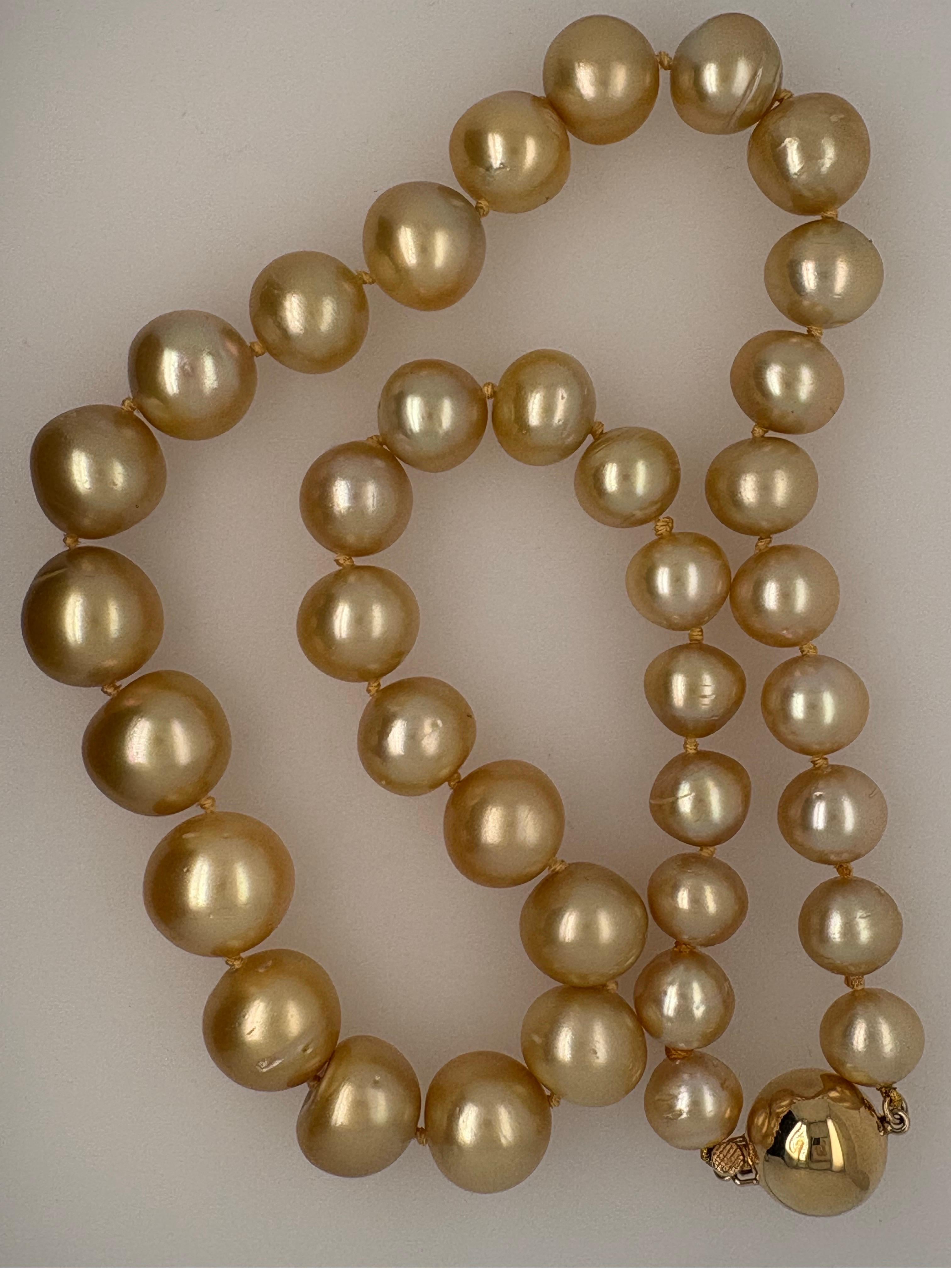 Collana di perle dei mari del sud dorate certificate GIA con chiusura in oro giallo In condizioni Nuovo in vendita a Trumbull, CT