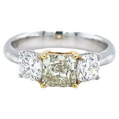 Bague à trois pierres en or 18 carats, diamant vert certifié par la GIA