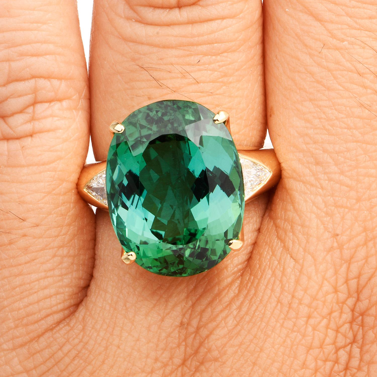 Modern GIA Certified Green Tourmaline Diamond 18k Gold Cocktail Ring