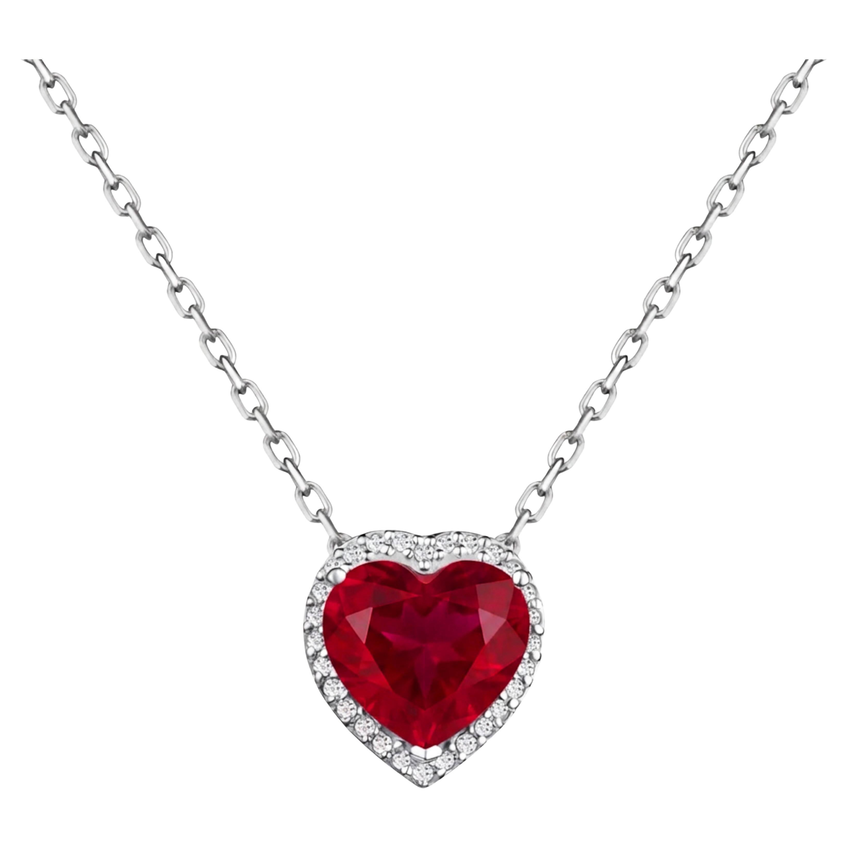 Anello in platino con rubino e diamante aureolato con taglio a cuore certificato GIA NO HEAT in vendita