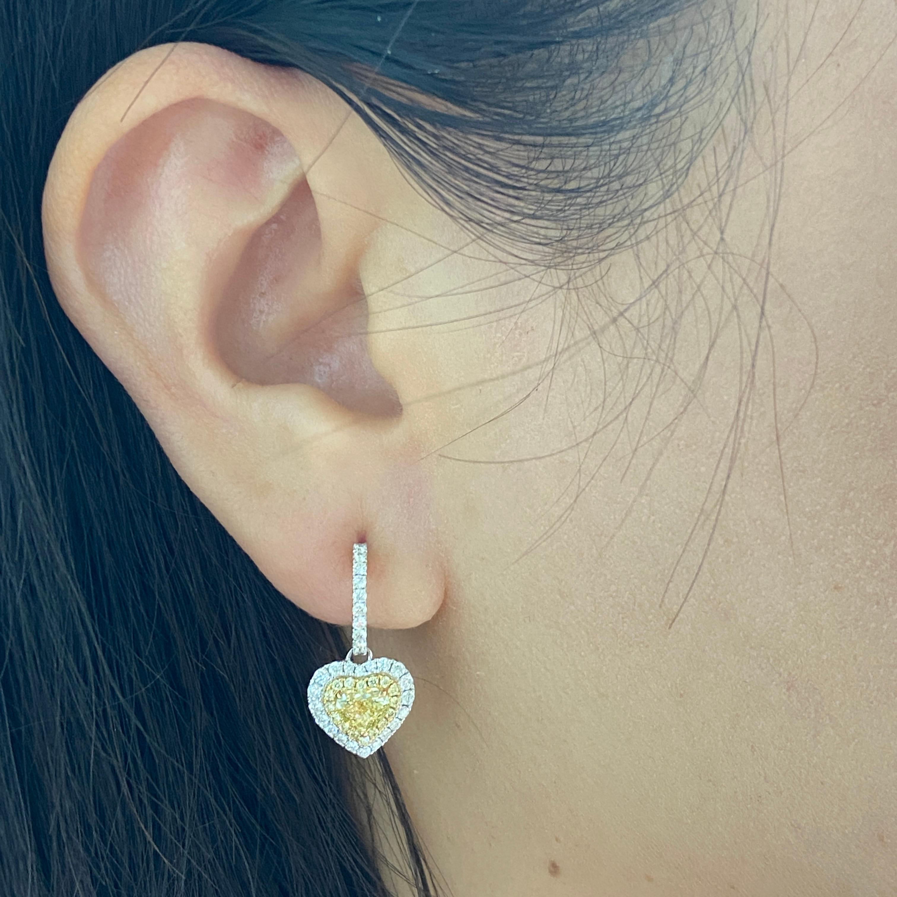 Boucles d'oreilles en or 18 carats certifiées GIA avec cœur en diamant jaune naturel et diamant blanc Neuf - En vente à Hong Kong, HK