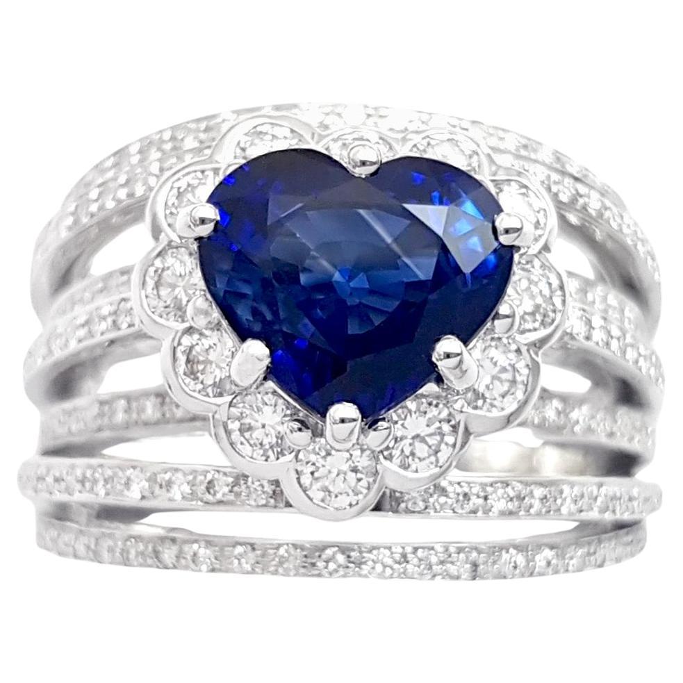 Anillo de zafiro azul en forma de corazón con diamante certificado por el GIA en oro blanco de 18 quilates