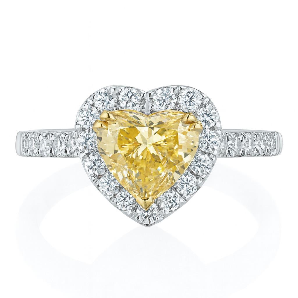 Taille cœur Bague en forme de cœur certifiée GIA, diamant jaune fantaisie en vente