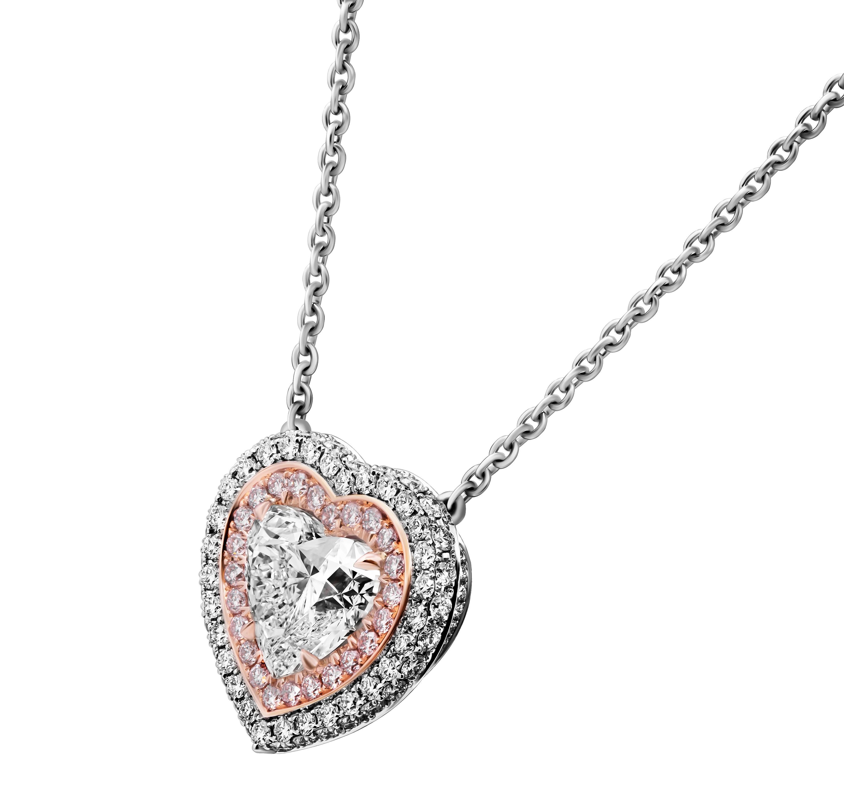 Ciondolo a forma di cuore certificato GIA in platino e oro rosa 18 carati 
La pietra centrale è un diamante a forma di cuore H VS1 da 3,01 carati GIA 222113614
 Whiting con aureola Pave e diamanti rosa e bianchi 
Diamanti rosa per un totale di: