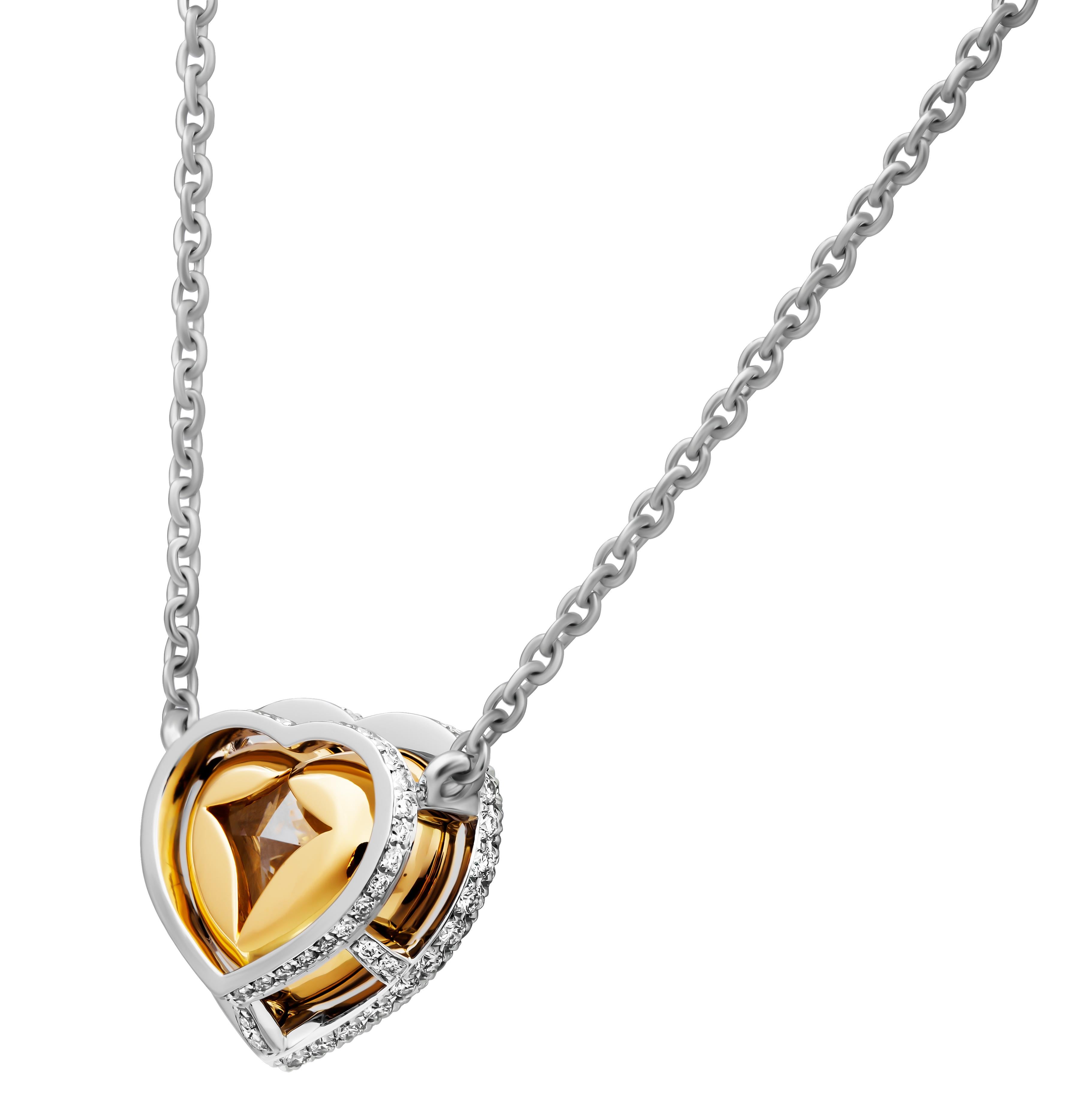 Moderno Ciondolo a forma di cuore certificato GIA con 6,79 ct.  Diamante giallo chiaro Fancy in vendita