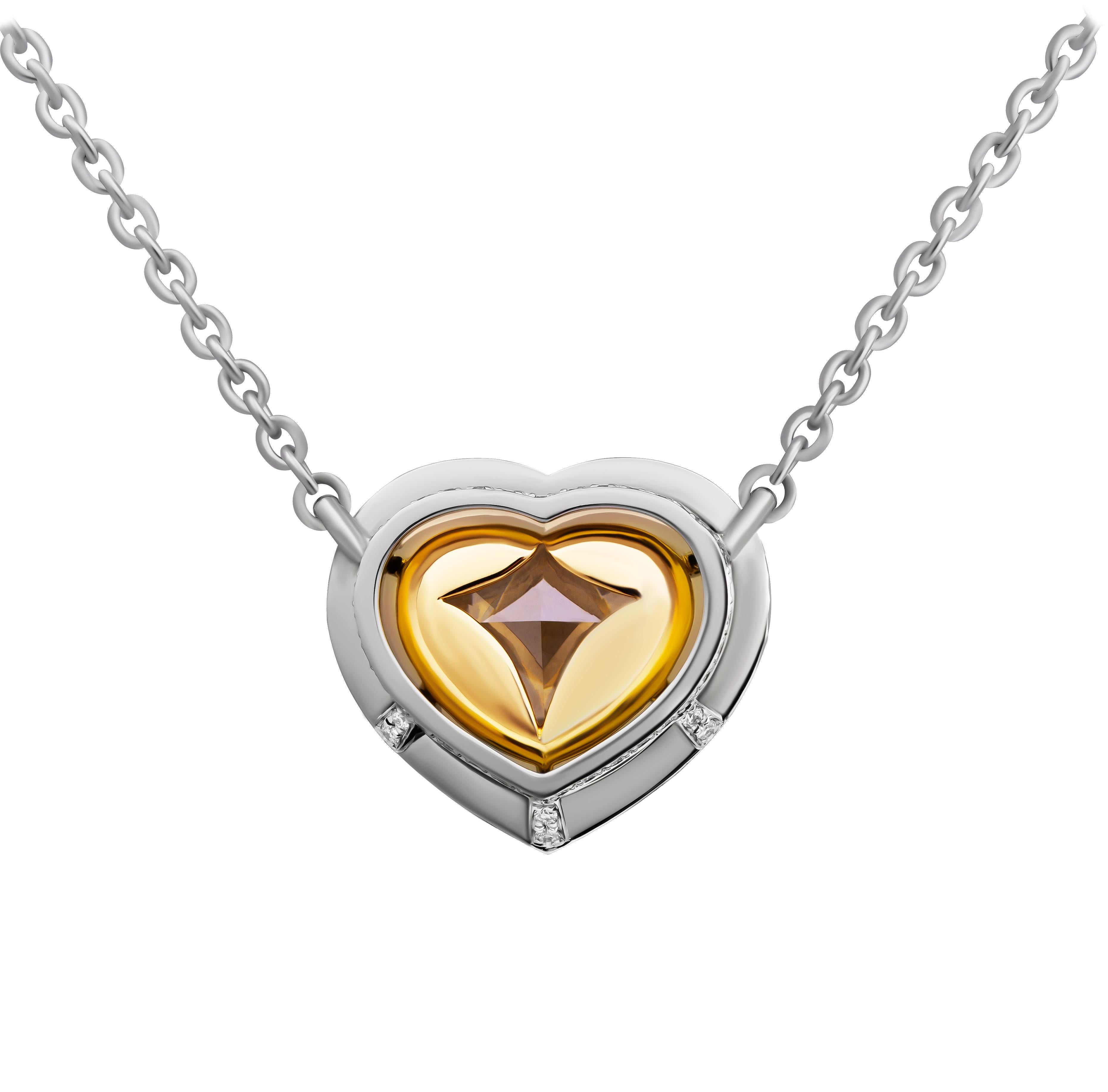 Cuore Ciondolo a forma di cuore certificato GIA con 6,79 ct.  Diamante giallo chiaro Fancy in vendita
