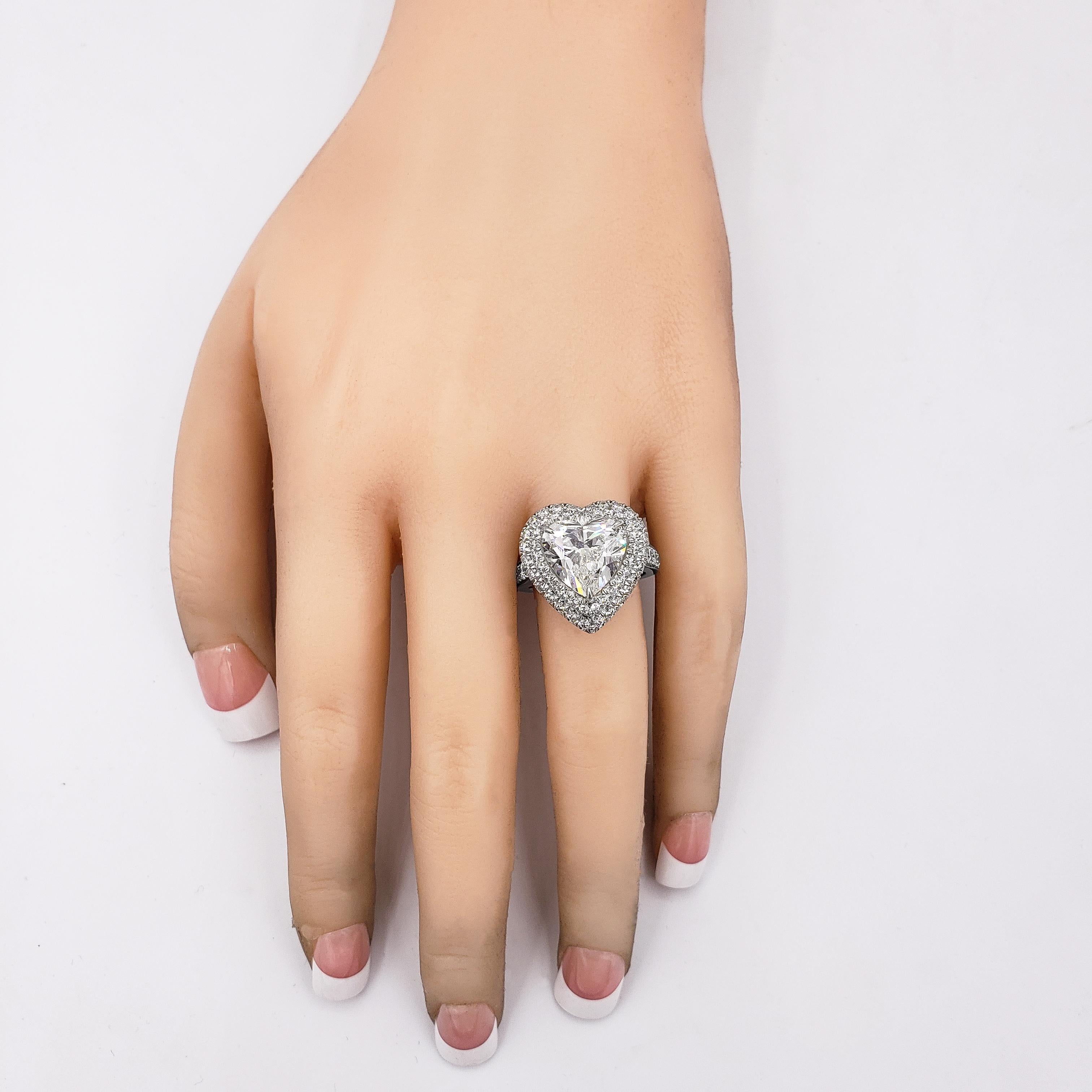 Bague de fiançailles de 5,01 carats en forme de cœur avec double halo de diamants certifiés GIA Neuf - En vente à New York, NY