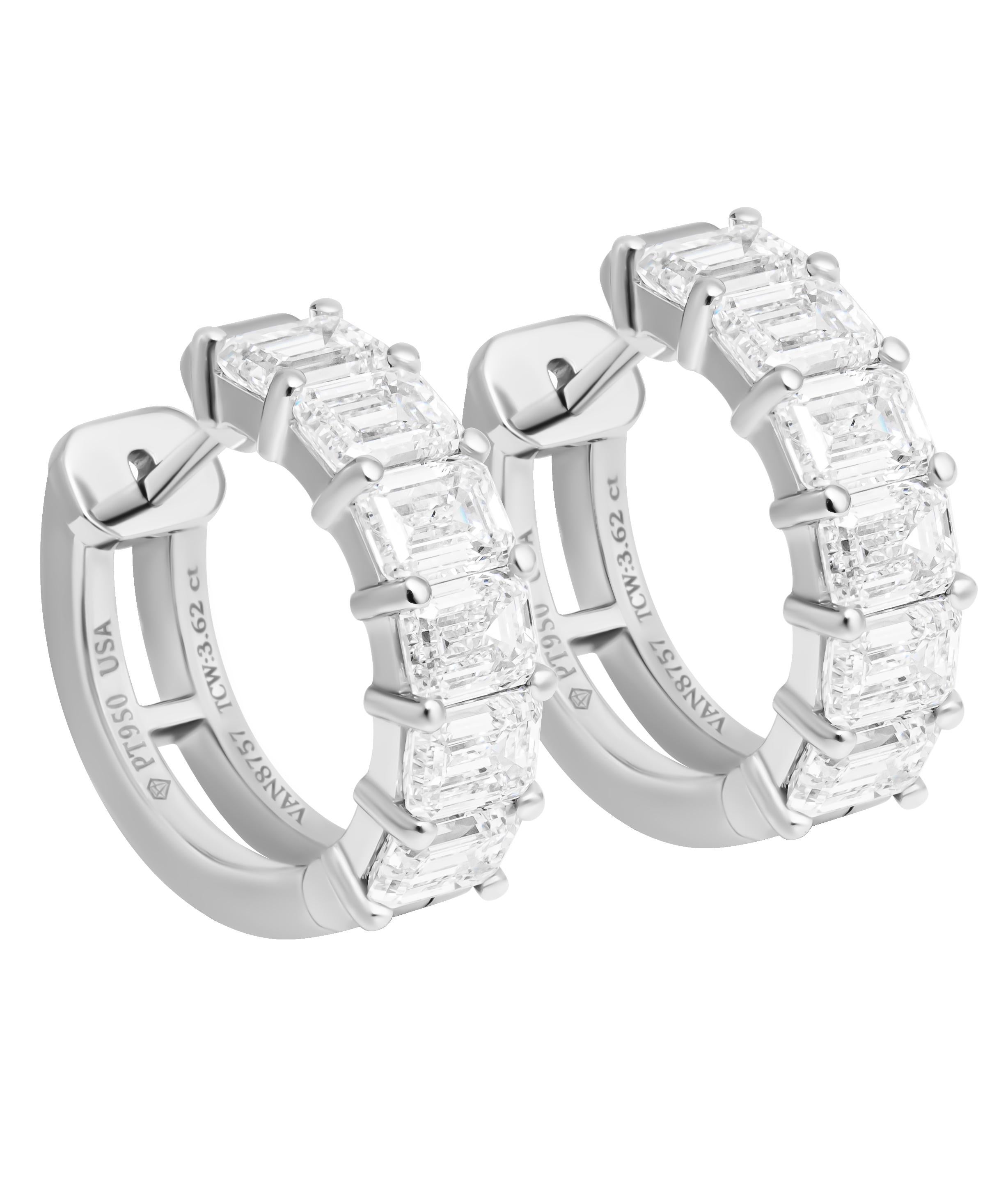 GIA Certified Hoop Earrings with Emerald Cut Diamonds en venta