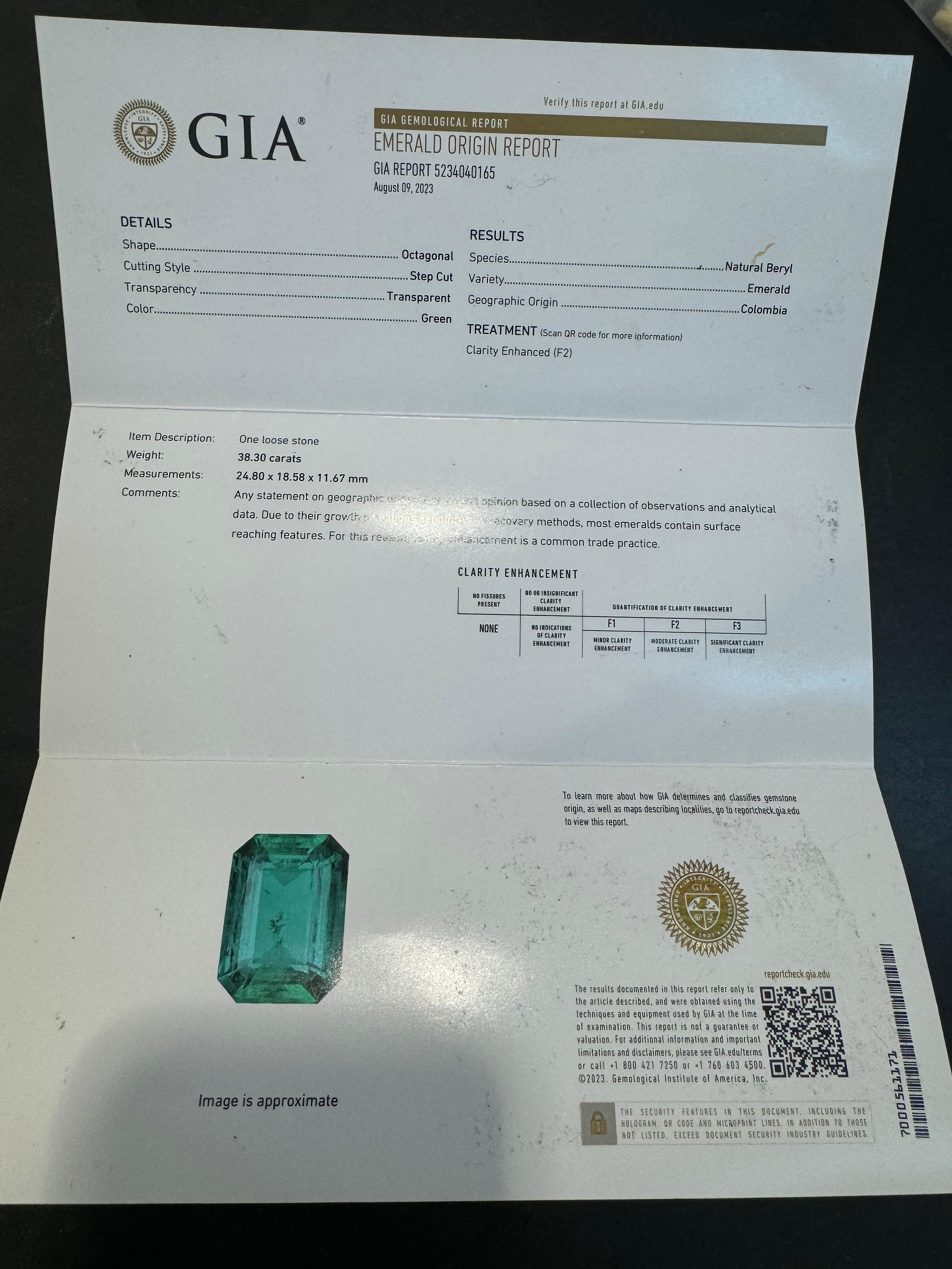 Esmeralda colombiana y colgante de diamantes de 38,30 quilates con certificado GIA Estate en venta 8