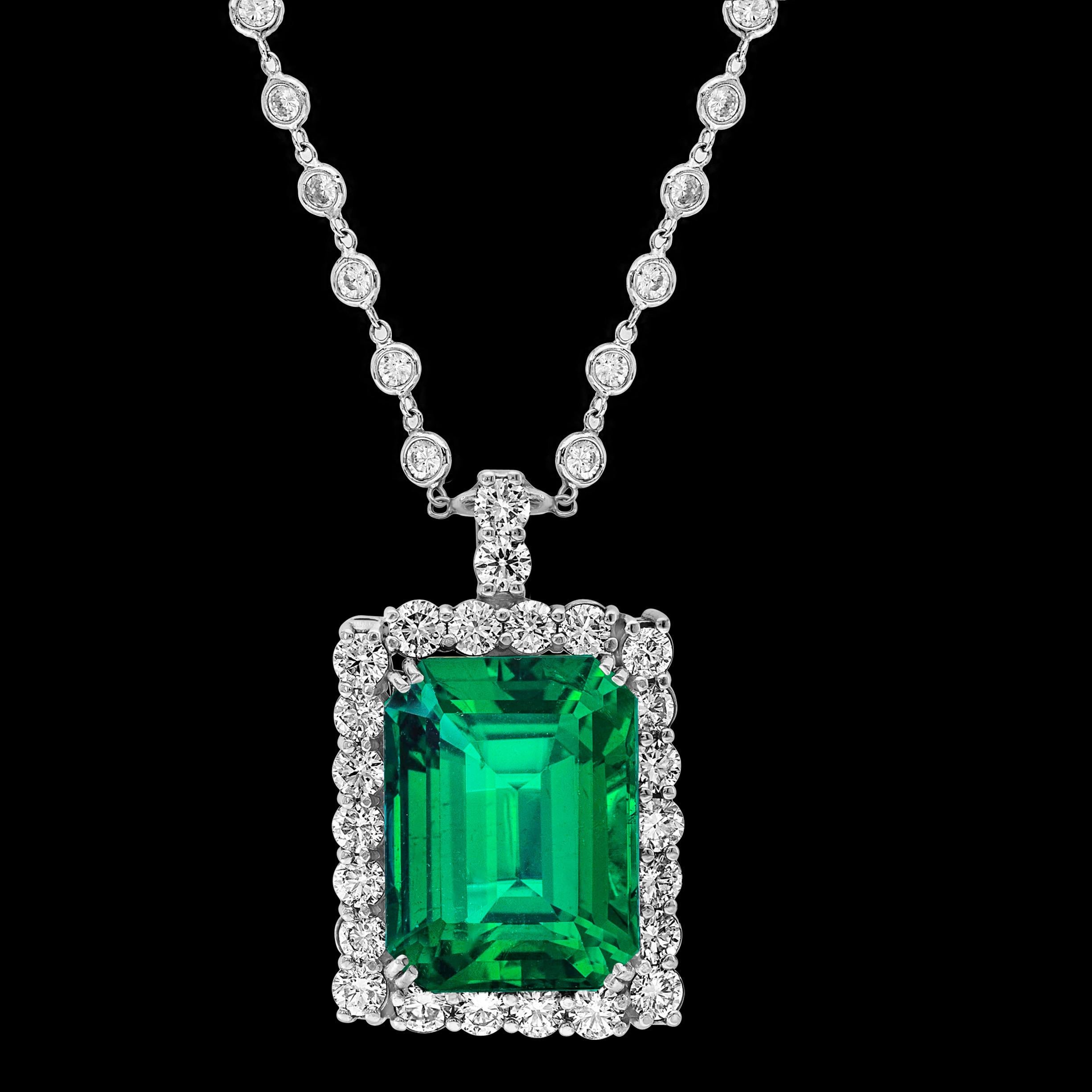 Esmeralda colombiana y colgante de diamantes de 38,30 quilates con certificado GIA Estate en venta 9