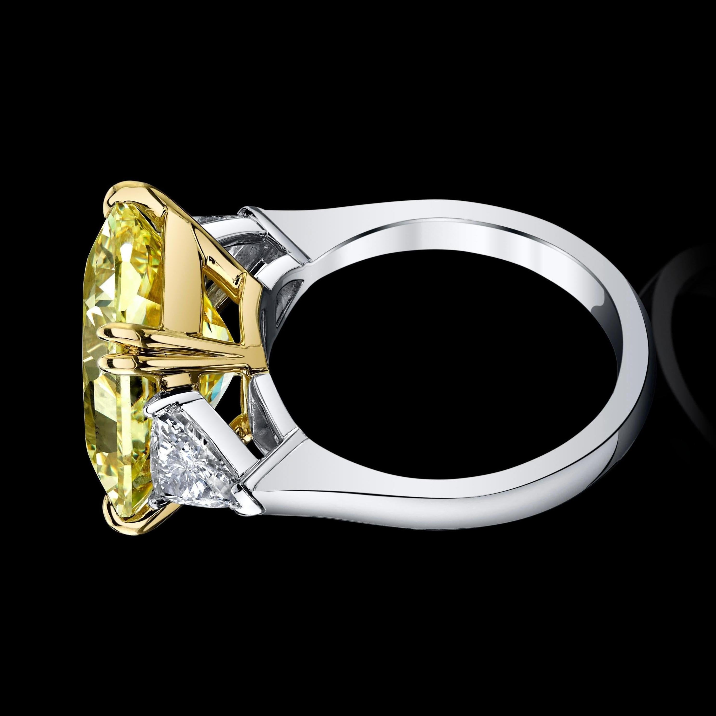 Contemporary GIA Certified Important 10.12 Carat Fancy Intense Yellow Radiant Diamond Ring For Sale