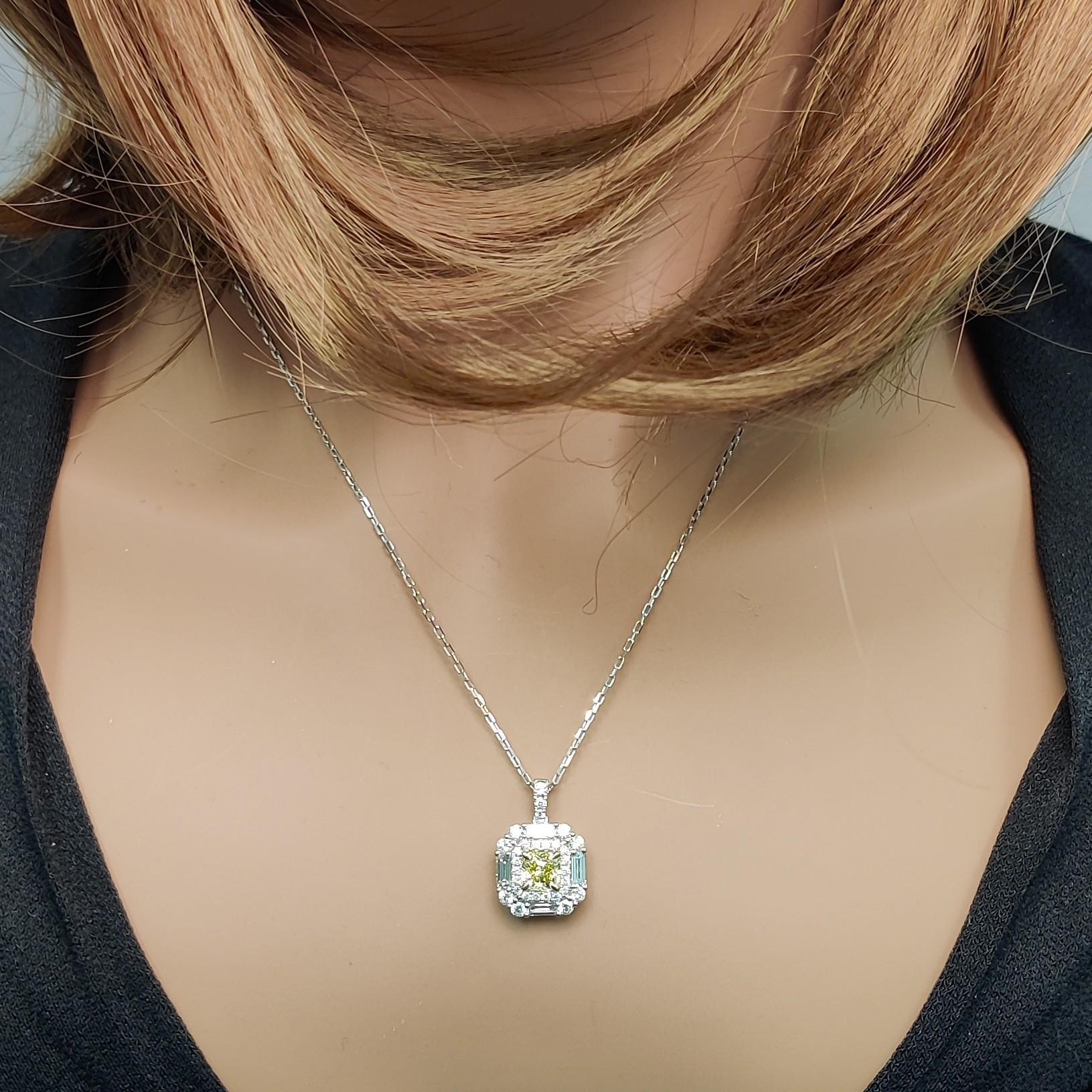 Ciondolo a goccia in oro con diamante giallo intenso certificato GIA da 2,00 carati TW In condizioni Nuovo in vendita a New York, NY