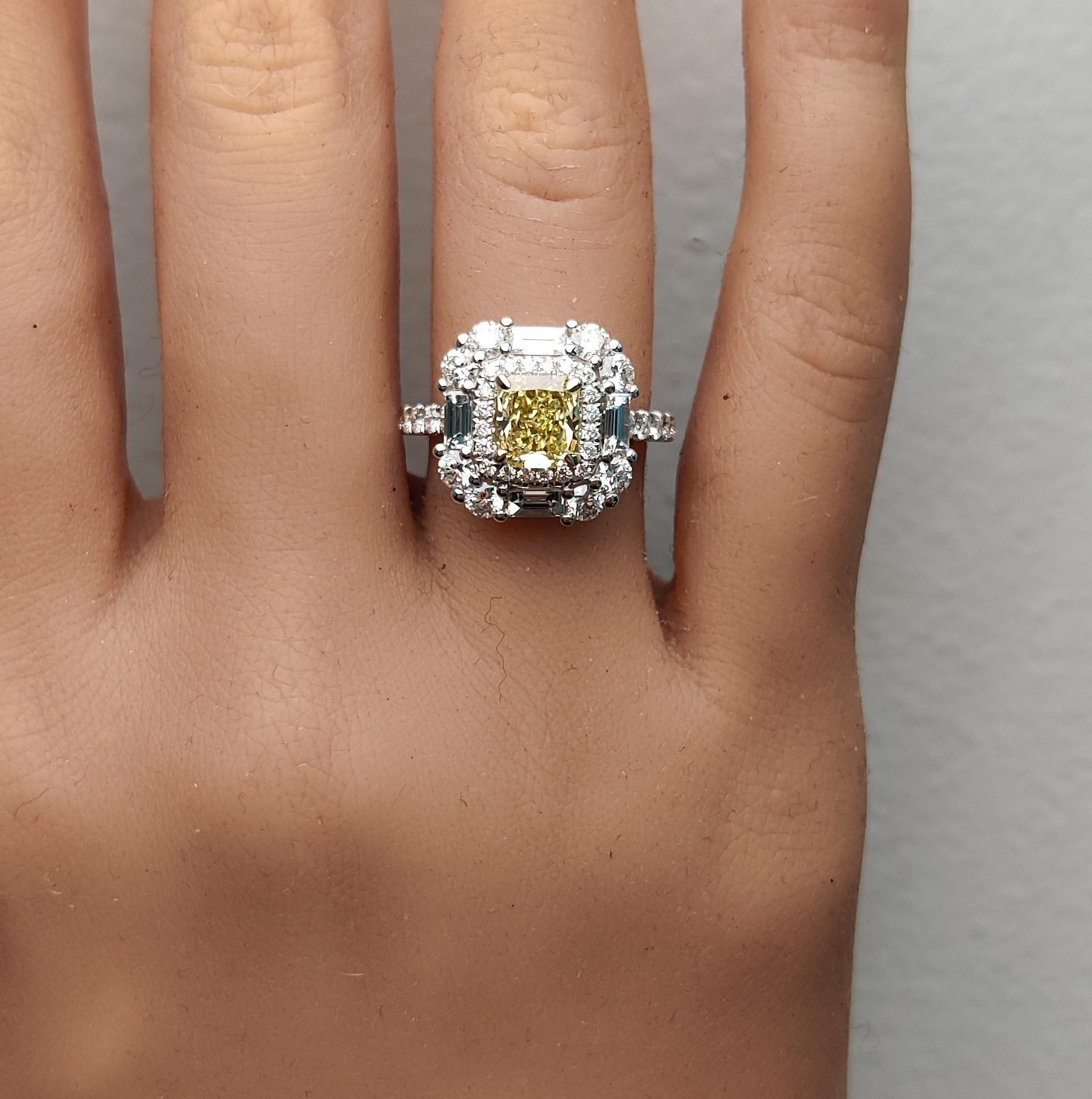 GIA Certified Intense Yellow Radiant Diamond 2.54 Carat TW Gold Cocktail Ring In New Condition For Sale In New York, NY