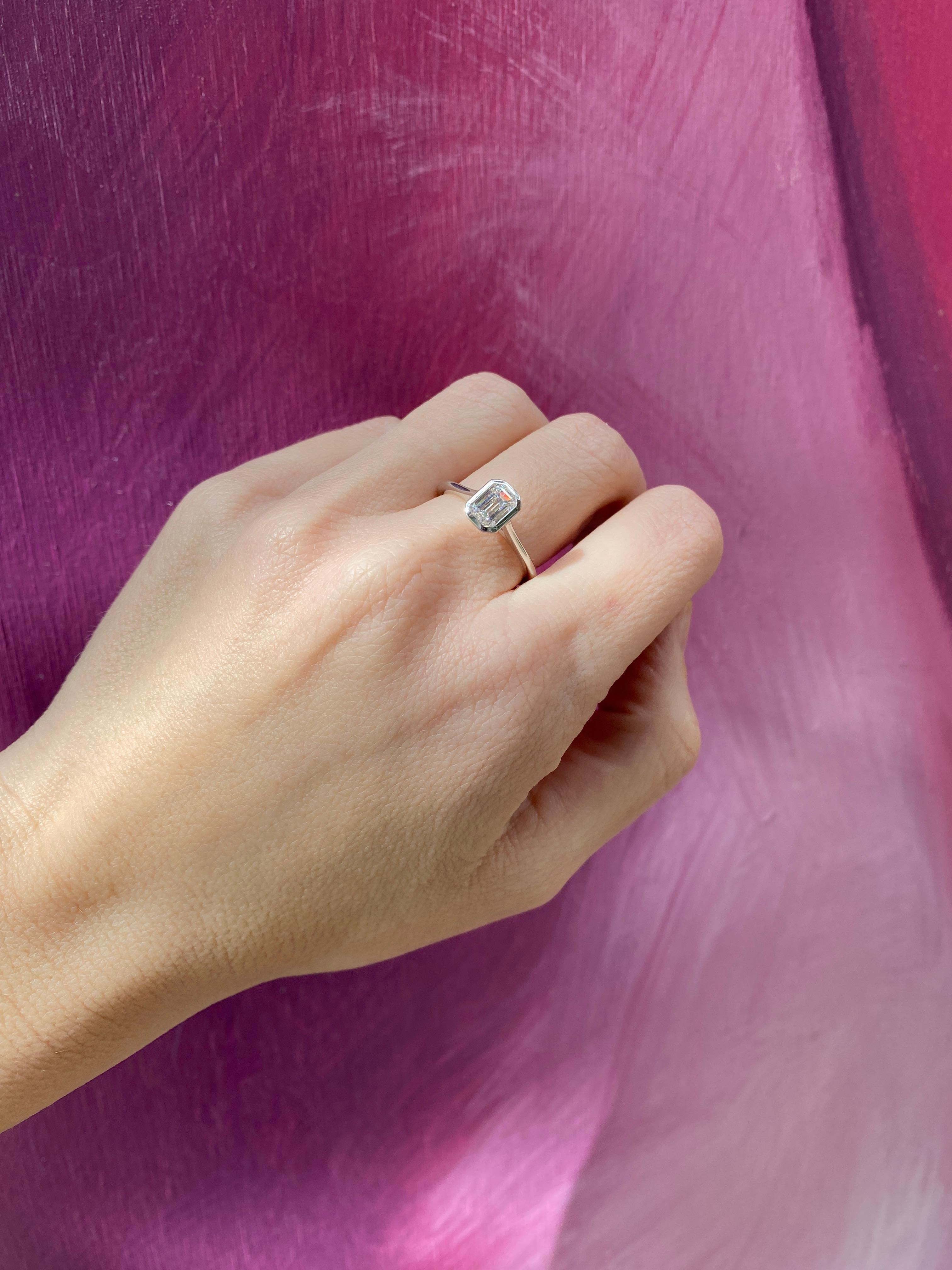 GIA Certified Internally Flawless Bezel Set 1.01 Carat Emerald Cut Diamond Ring  For Sale 7