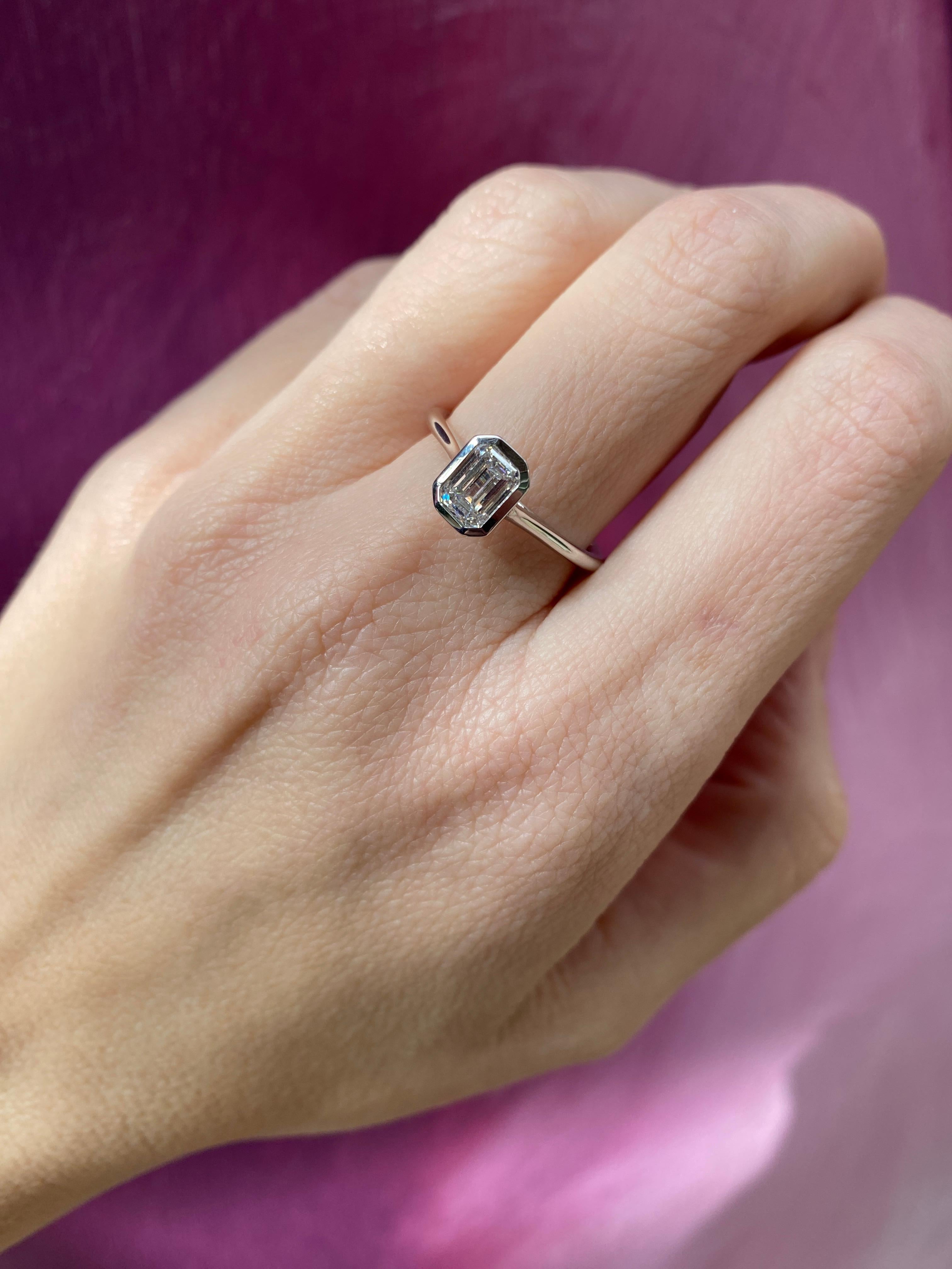 GIA Certified Internally Flawless Bezel Set 1.01 Carat Emerald Cut Diamond Ring  For Sale 9