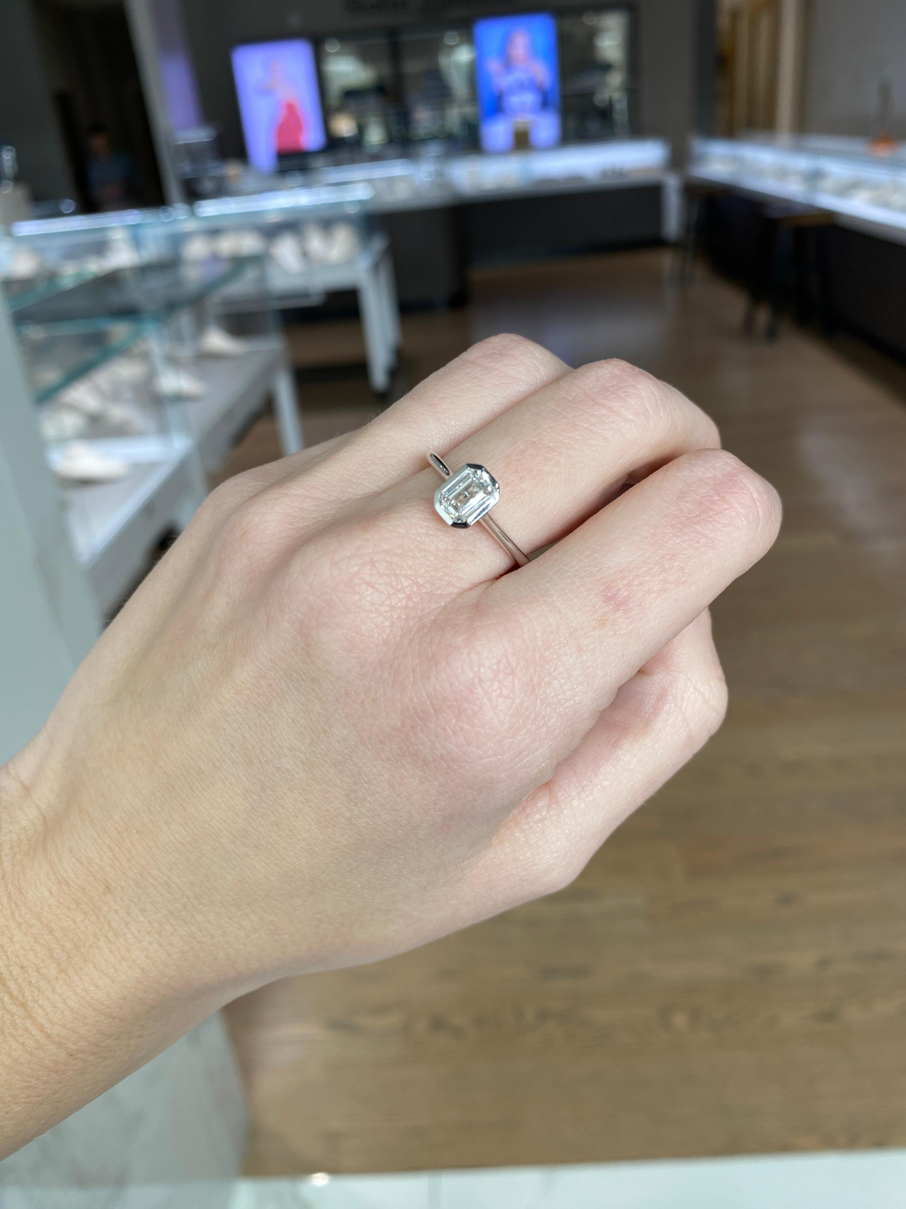 GIA Certified Internally Flawless Bezel Set 1.01 Carat Emerald Cut Diamond Ring  For Sale 2