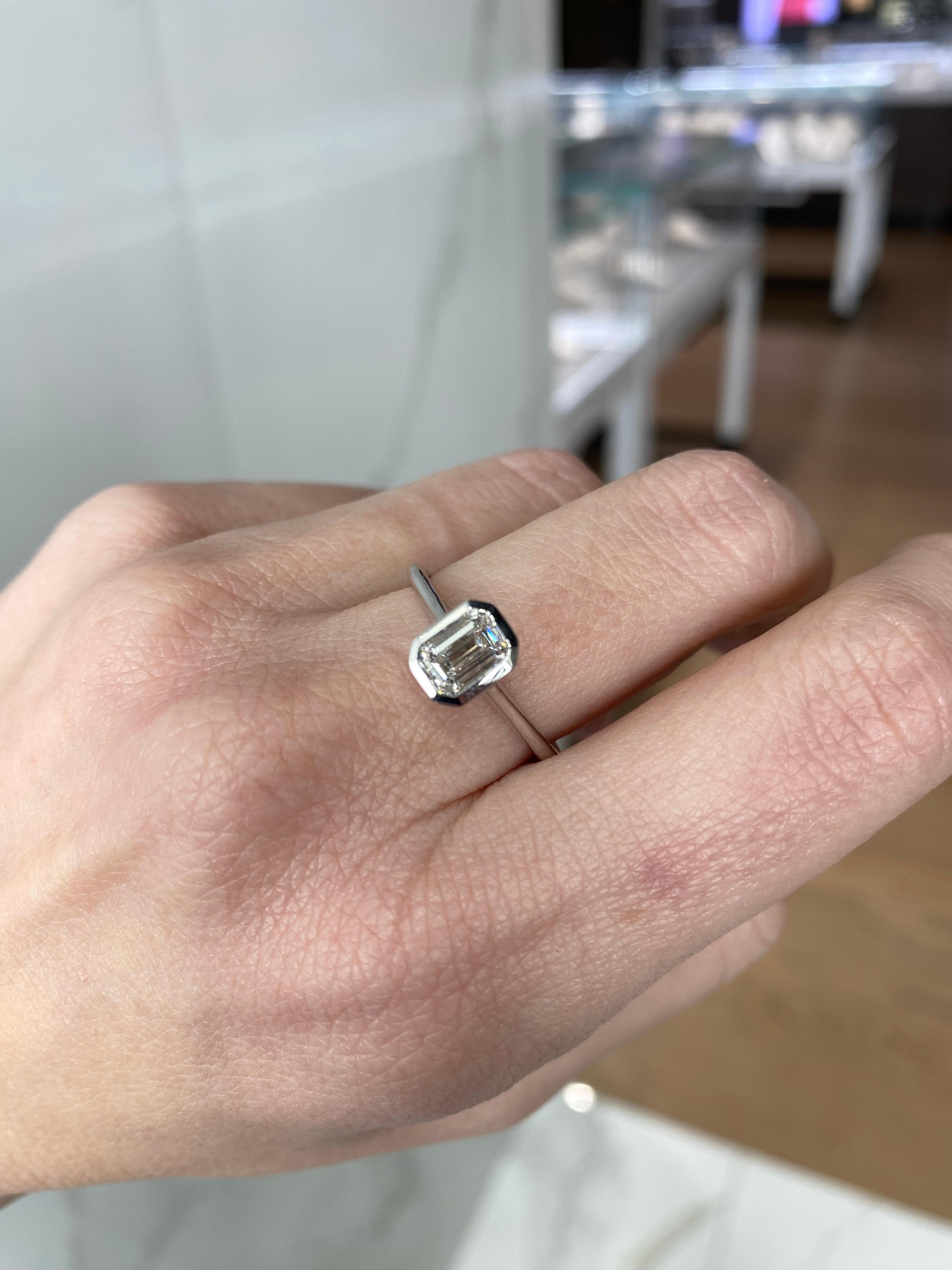 GIA Certified Internally Flawless Bezel Set 1.01 Carat Emerald Cut Diamond Ring  For Sale 4