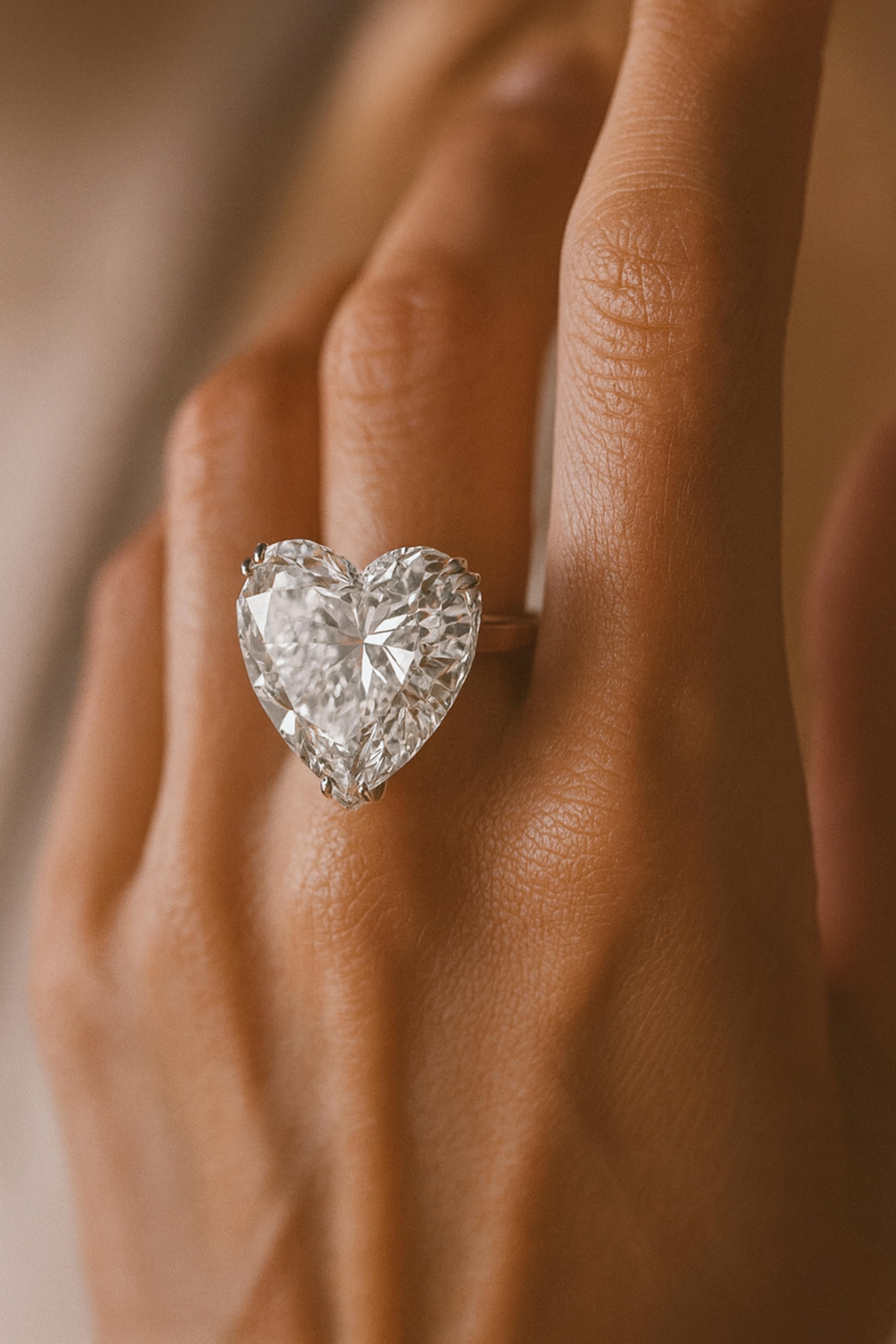 Moderno Diamante da investimento certificato GIA - 60 Carati, colore D, purezza VVS1 in vendita