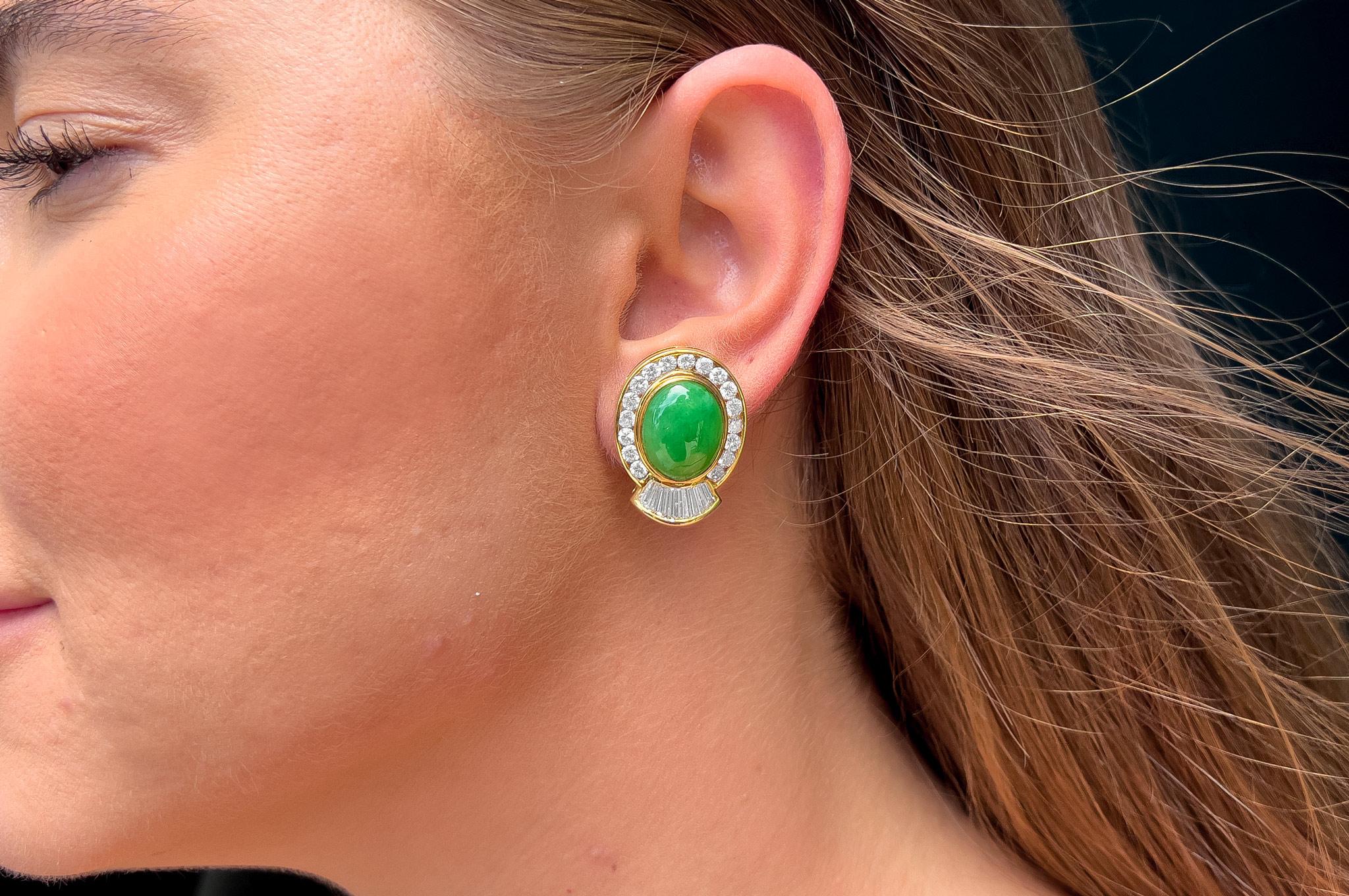 Art déco Boucles d'oreilles en or 18 carats avec jade certifié GIA et diamants de 5,80 carats au total en vente