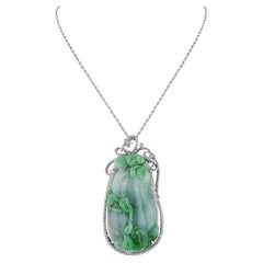 Certifié GIA  Pendentif en jade avec diamants en or blanc 18K