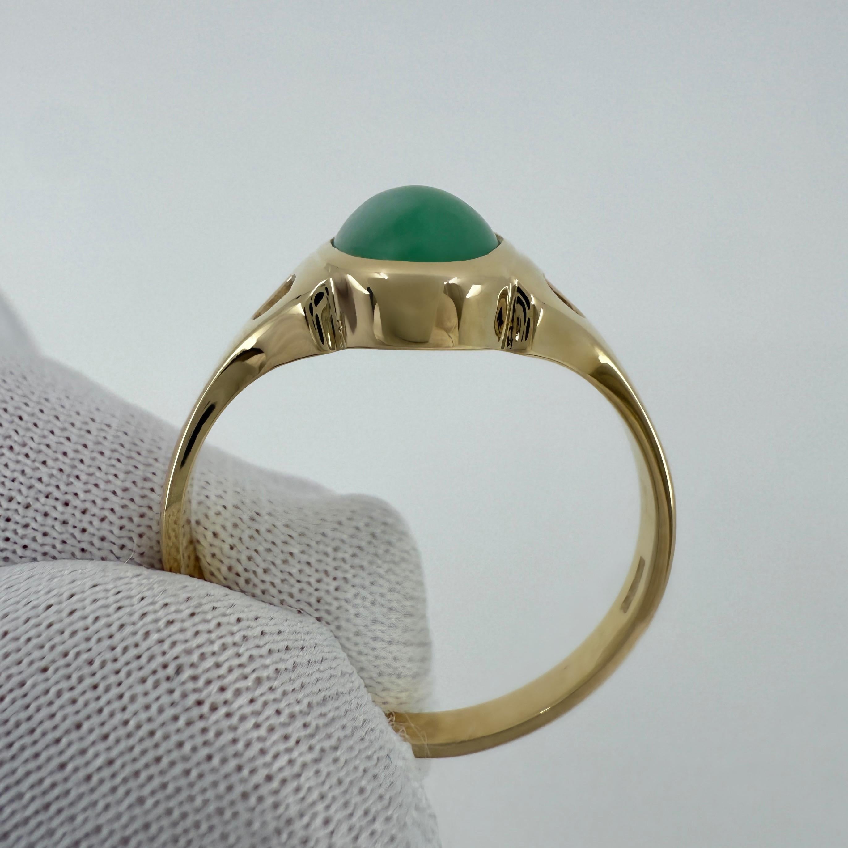 Anello con sigillo in oro giallo 9k con giada verde ovale di grado A certificata GIA in vendita 2