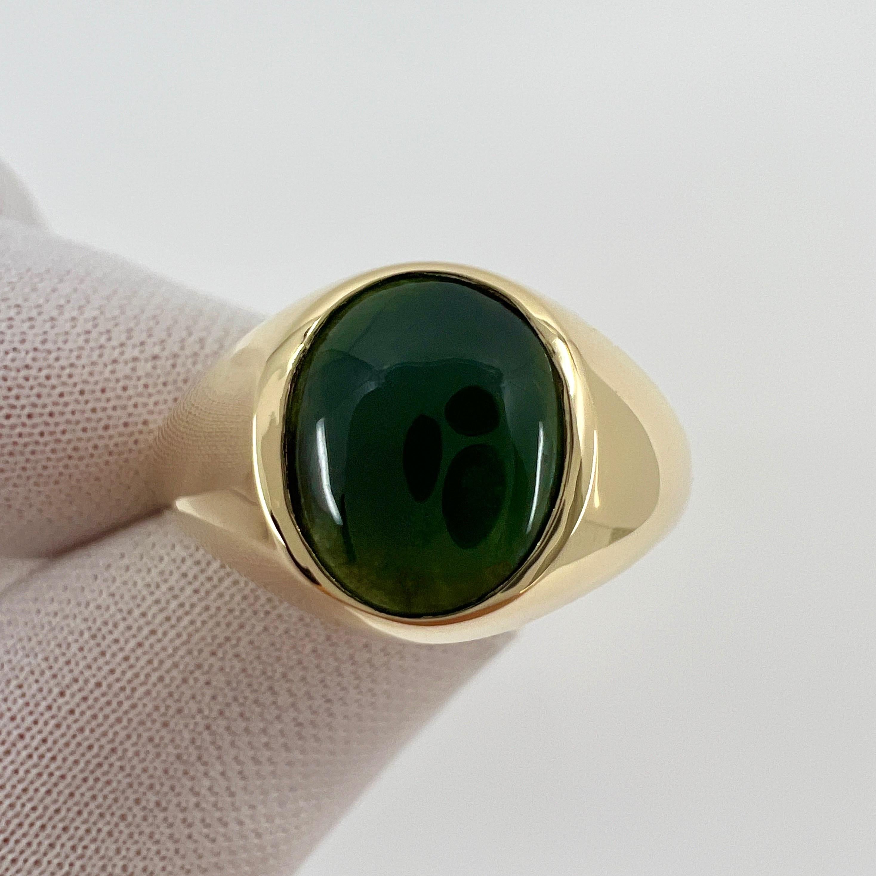GIA Certified Jadeite A Grade Jade Green Oval Untreated Yellow Gold Signet Ring In New Condition In Birmingham, GB