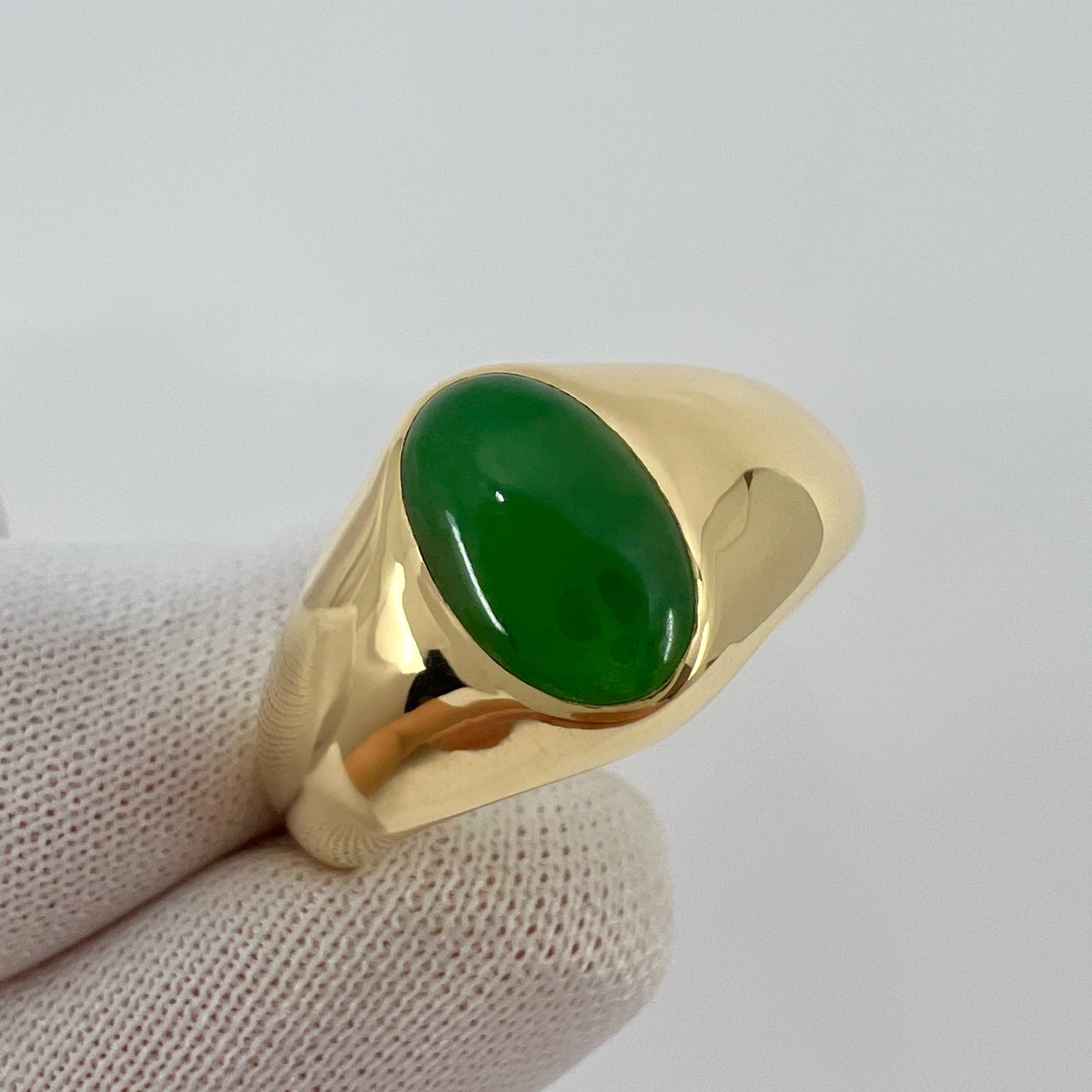 GIA Certified Jadeite A Grade Jade Oval Untreated 18k Yellow Gold Signet Ring In New Condition For Sale In Birmingham, GB