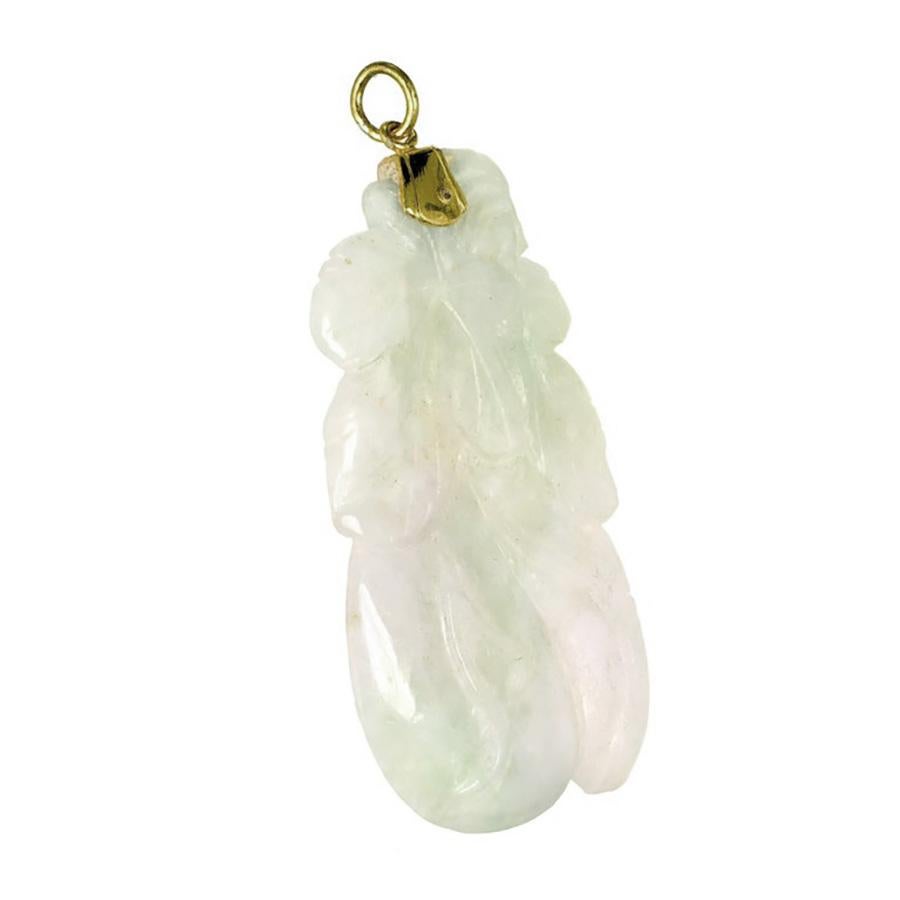 Transluzenter Anhänger aus geschnitztem Jadeit mit einer Kappe und einem Bügel aus 22 Karat Gelbgold. GIA zertifiziert bunt grün & sehr hell lila. Kette nicht enthalten. 

1 durchbrochene, geschnitzte, grün und sehr hellviolett gefärbte Jadeit-Jade,