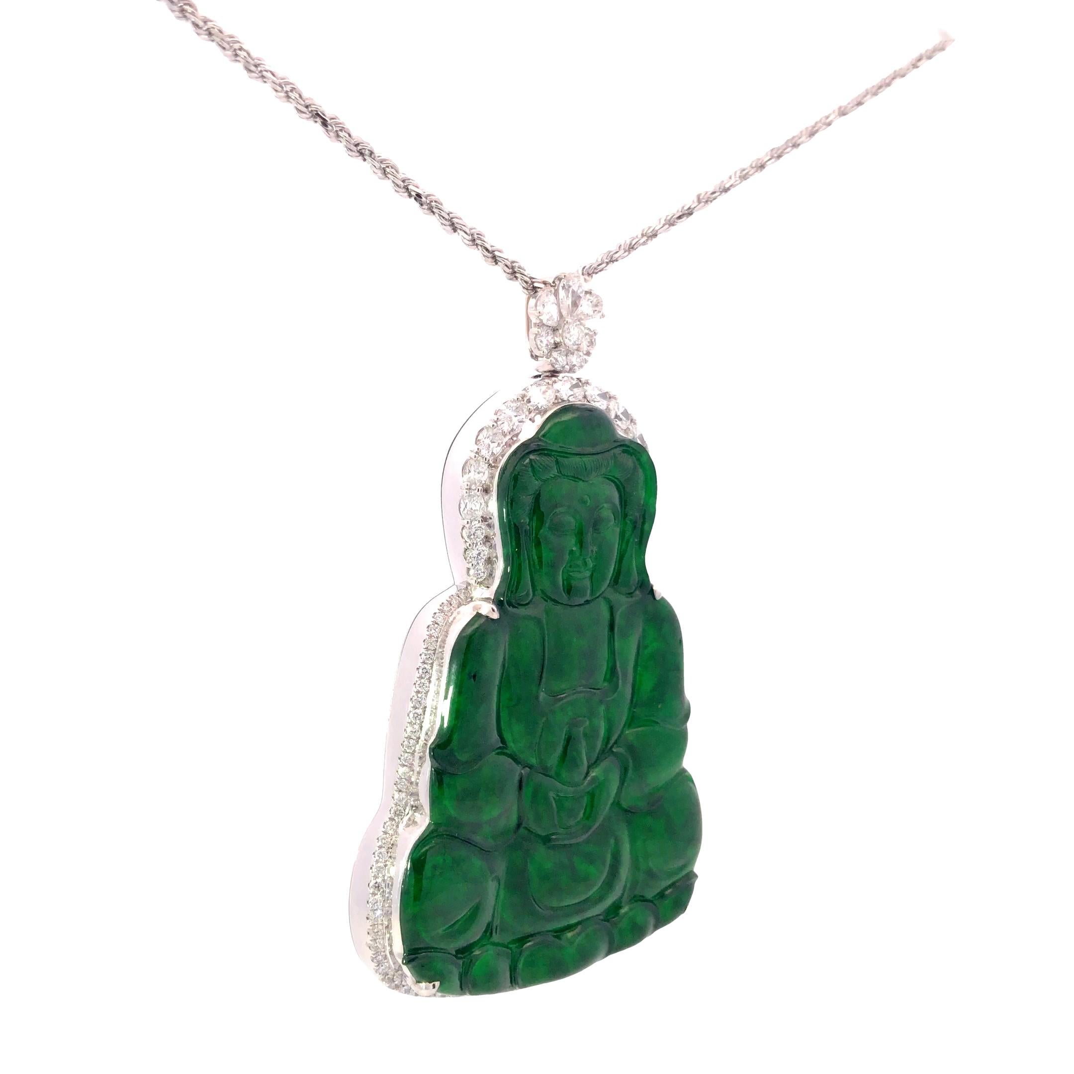 Stile impero Ciondolo Guan Yin di giada certificato GIA con diamanti in vendita